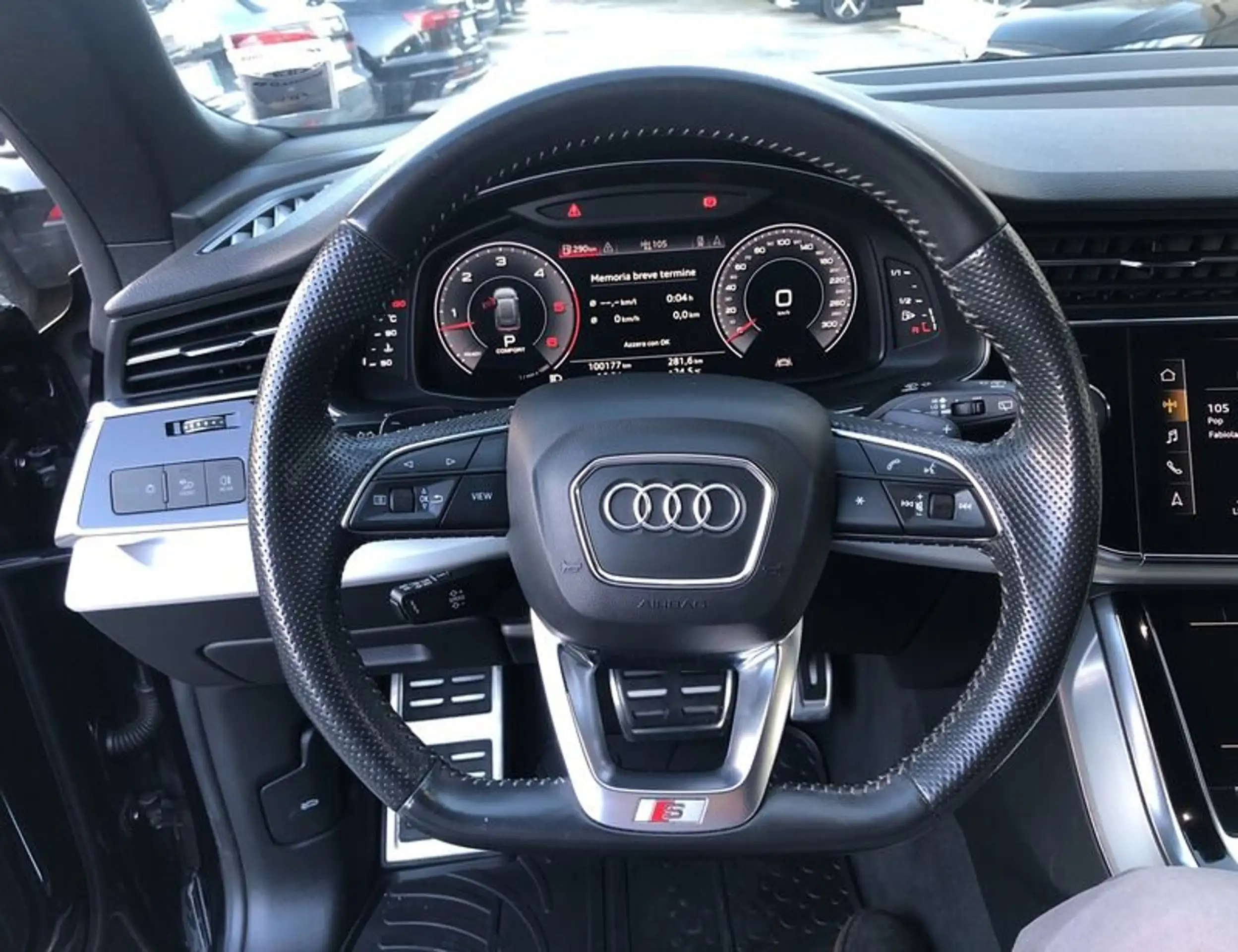 Audi - Q8