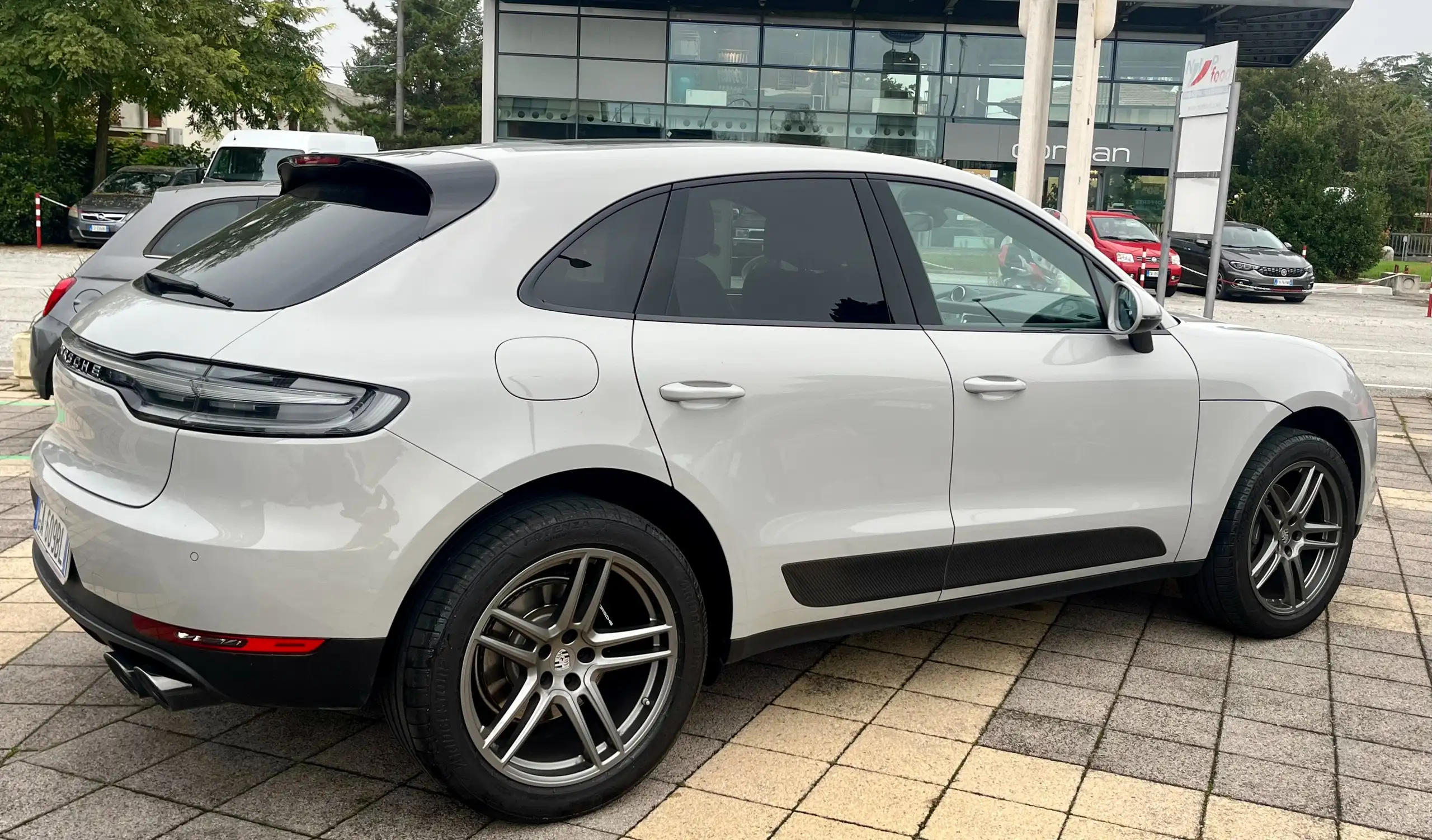 Porsche - Macan