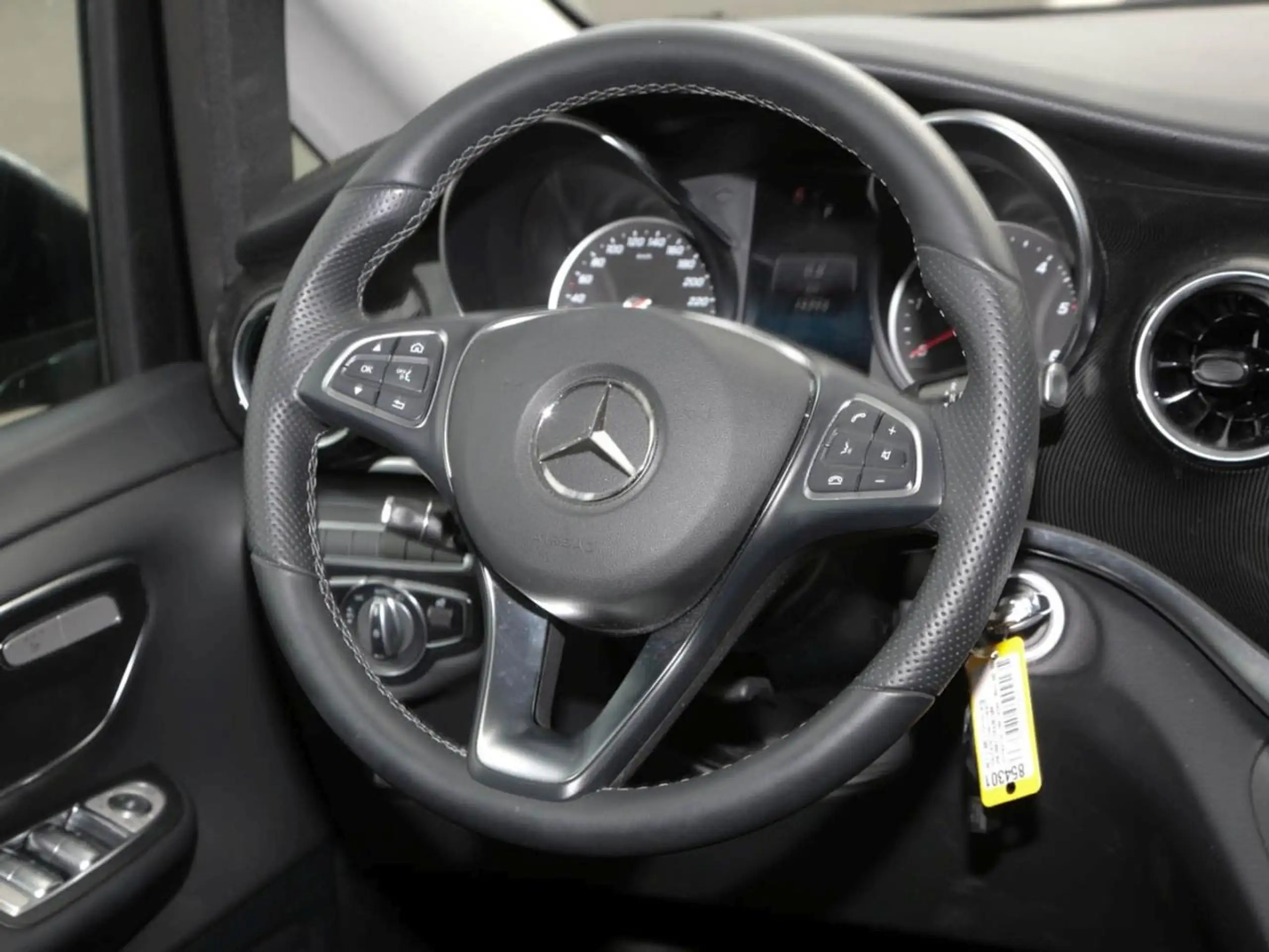 Mercedes-Benz - V 300