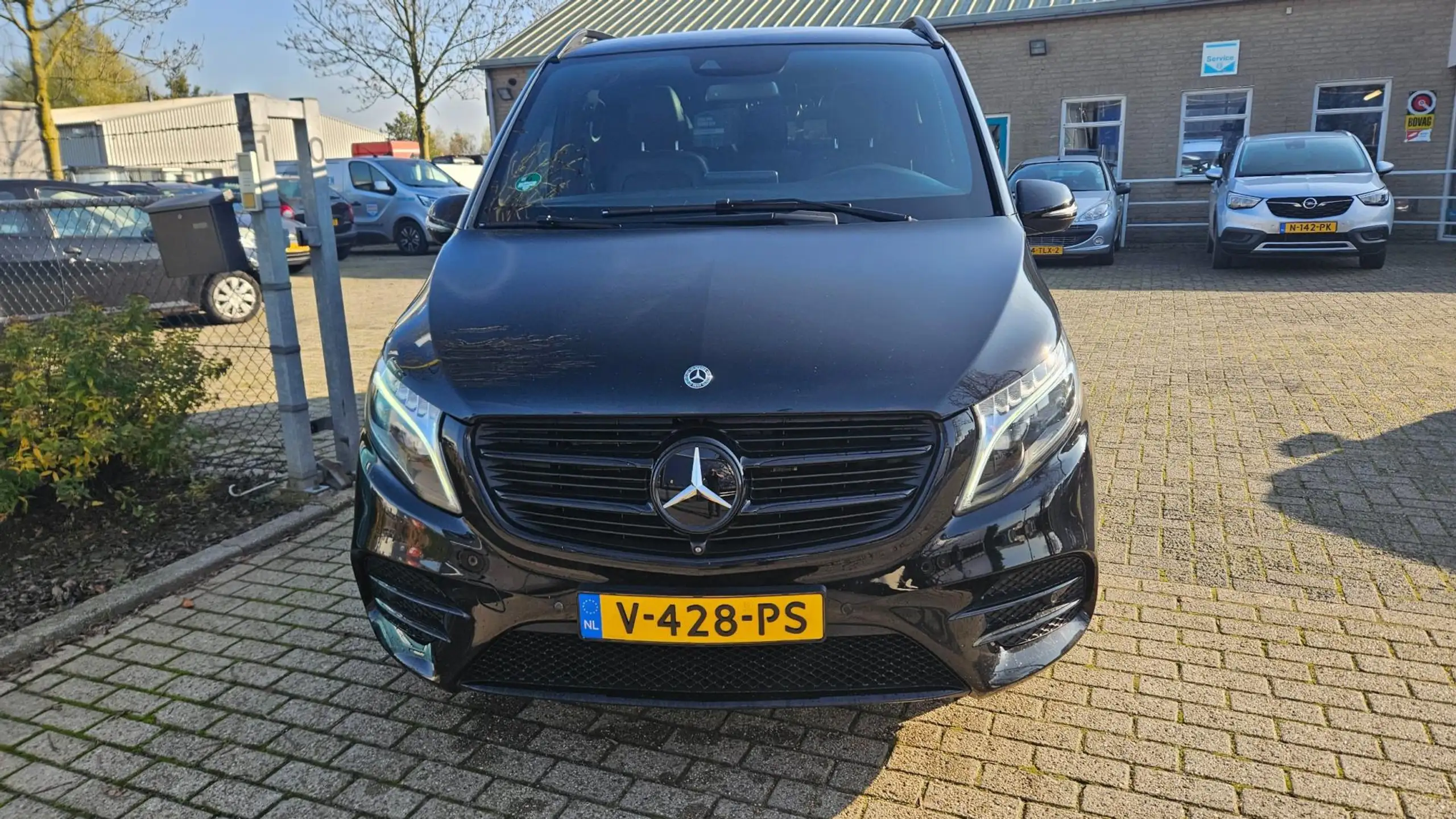 Mercedes-Benz - V 250