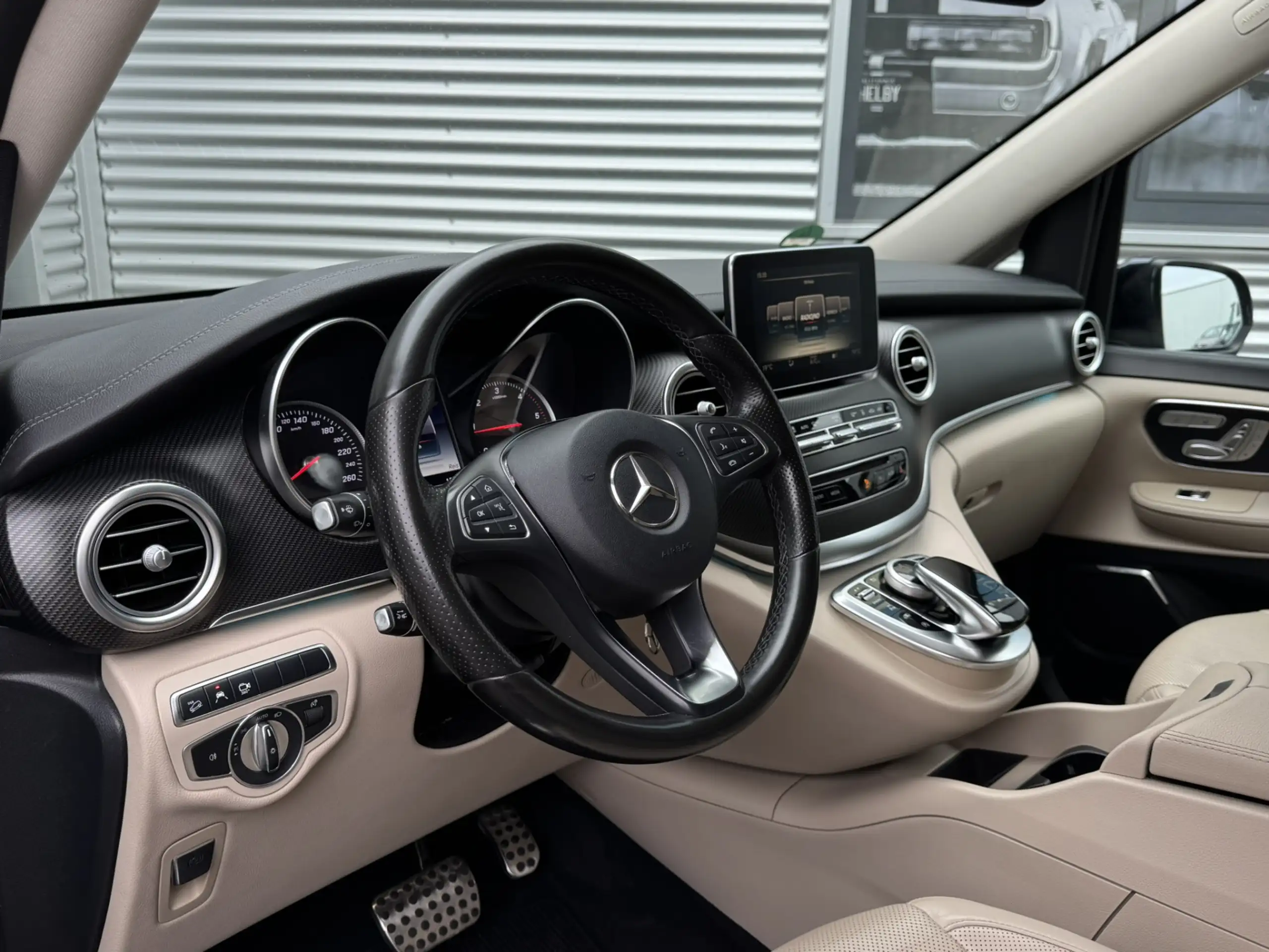 Mercedes-Benz - V 250