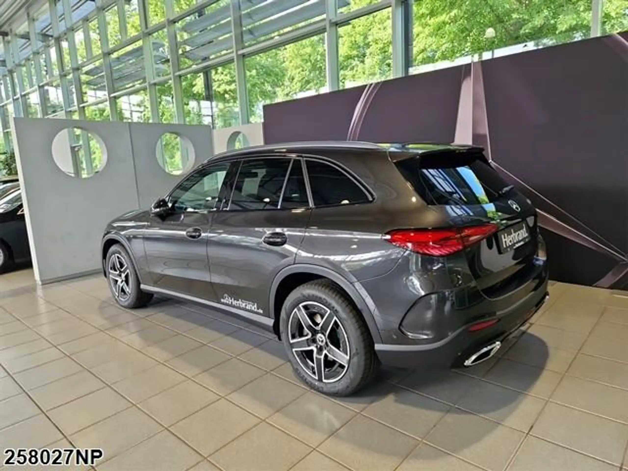 Mercedes-Benz - GLC 200