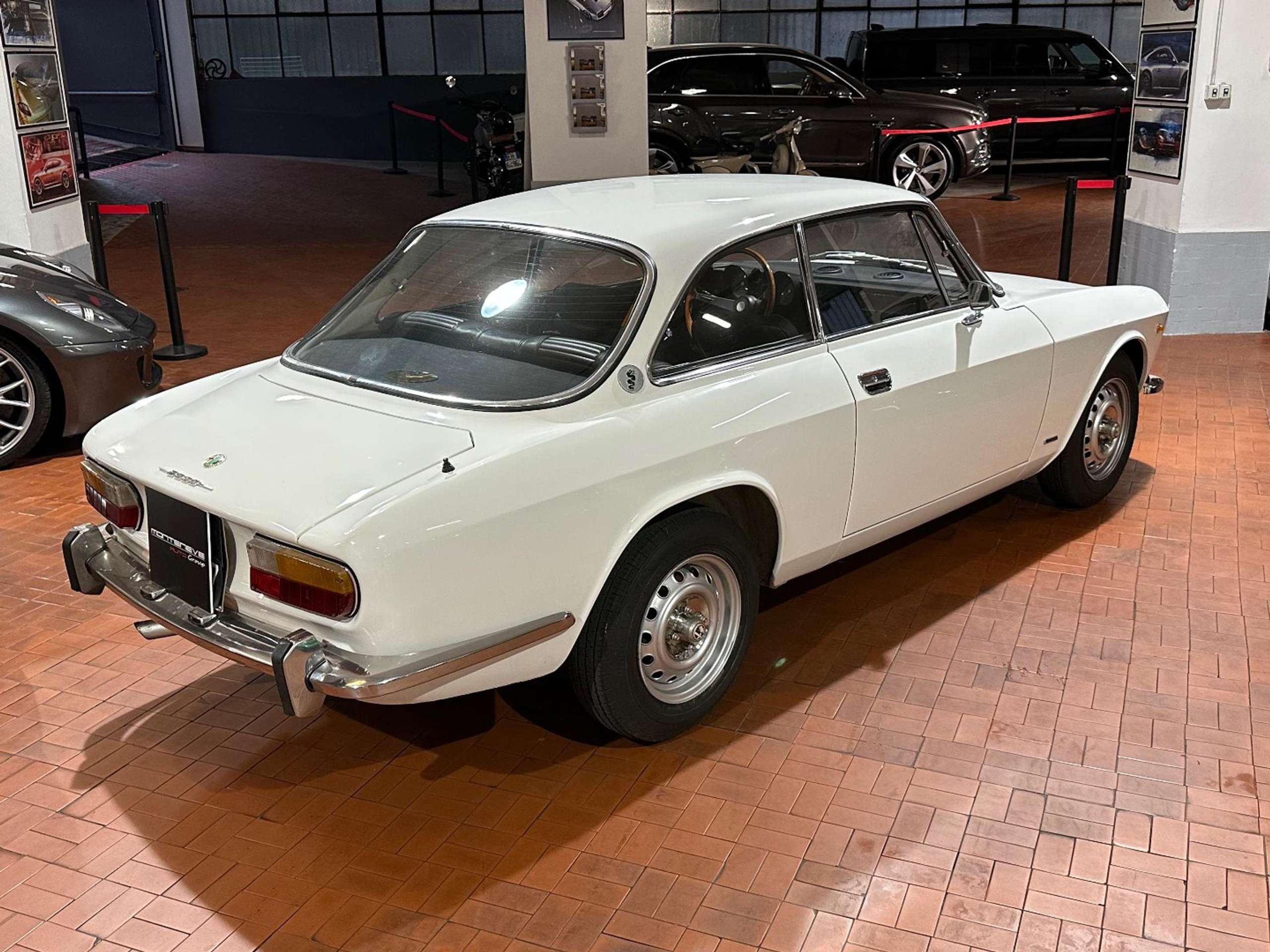 Alfa Romeo - 2000