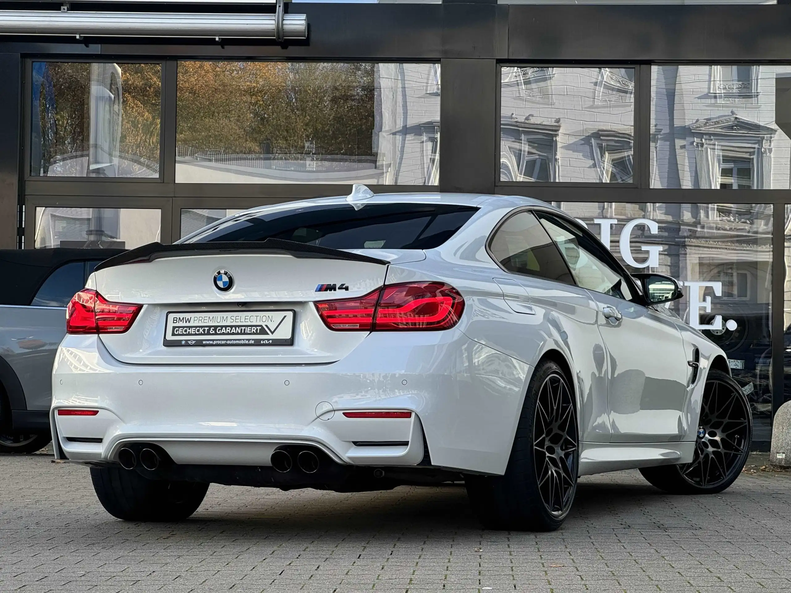 BMW - M4