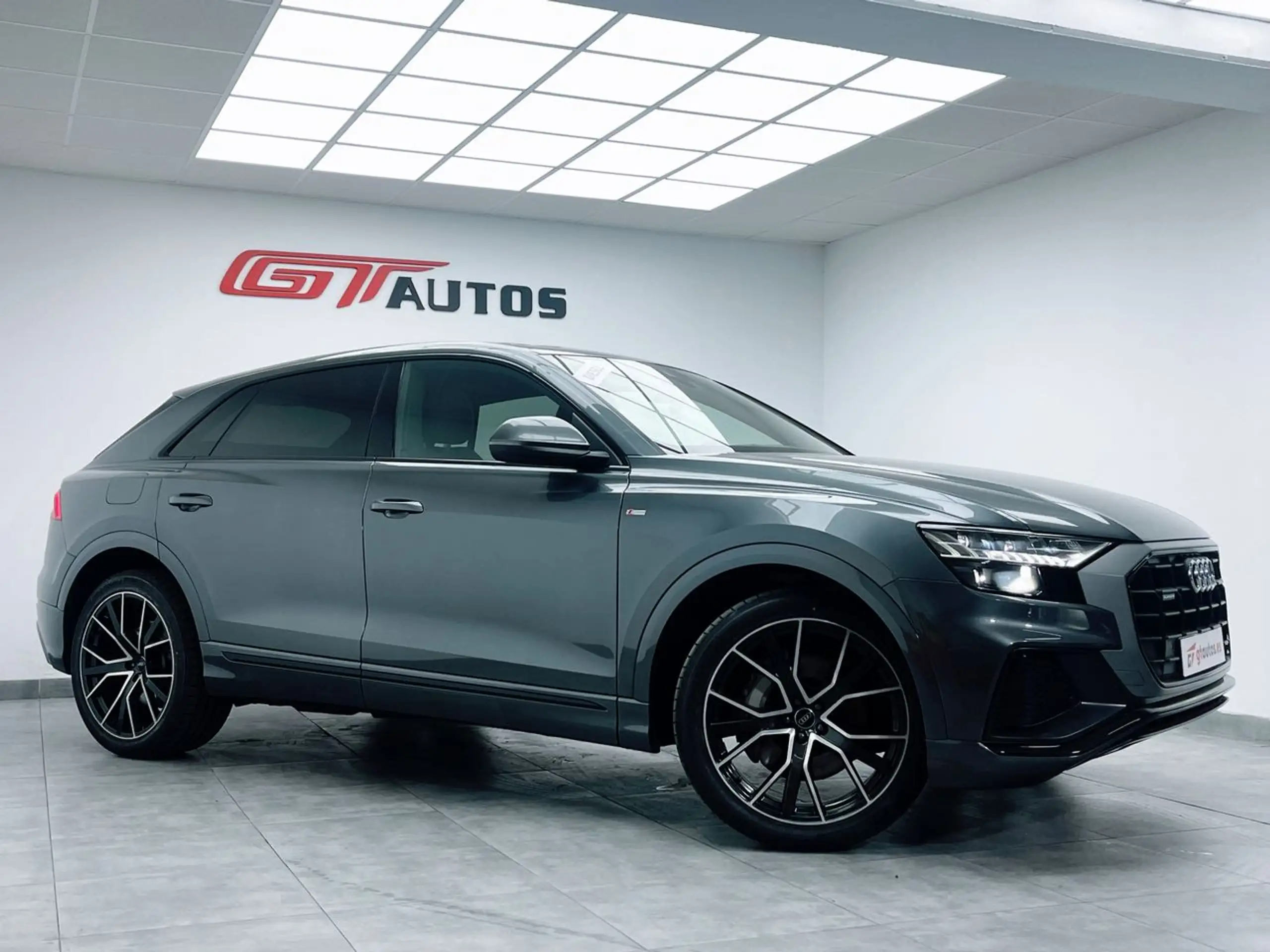 Audi - Q8