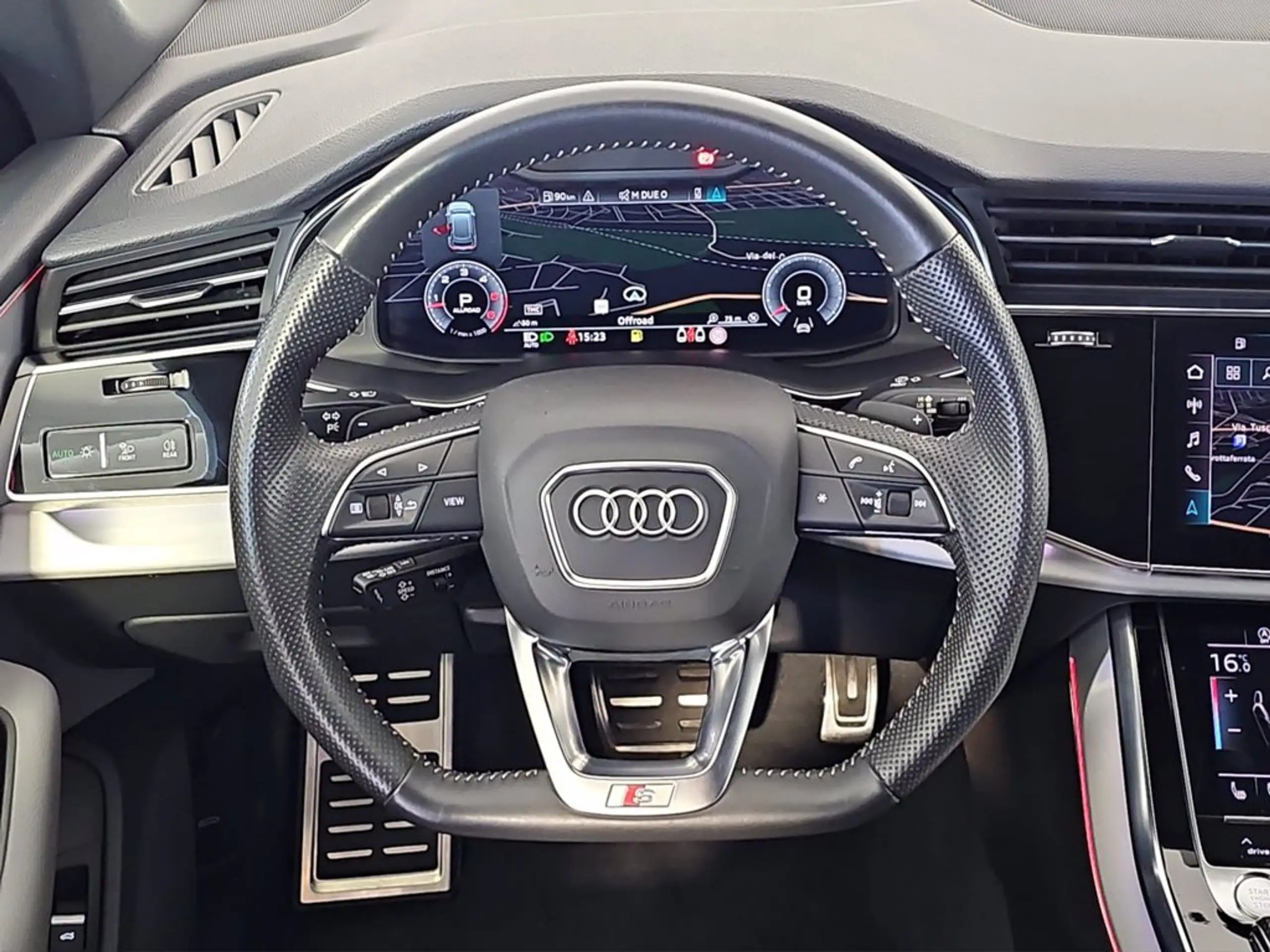 Audi - Q8