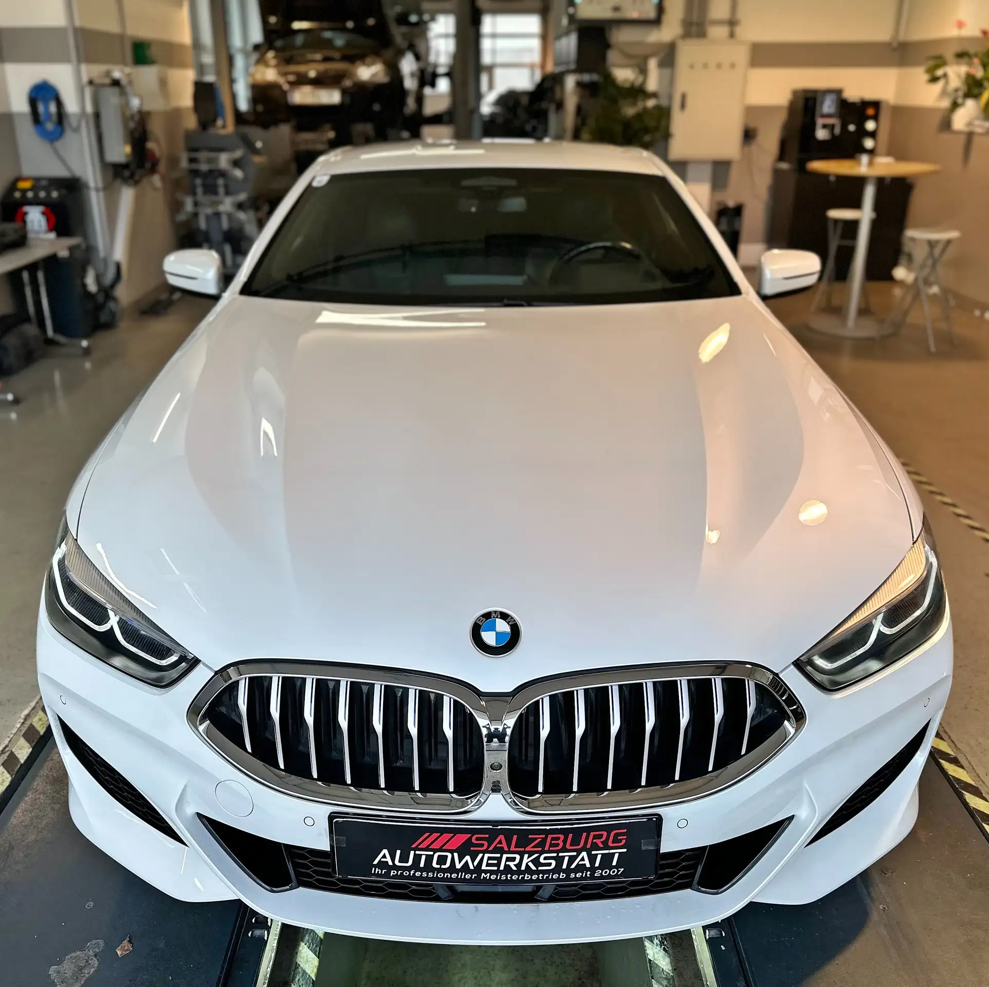 BMW - 840