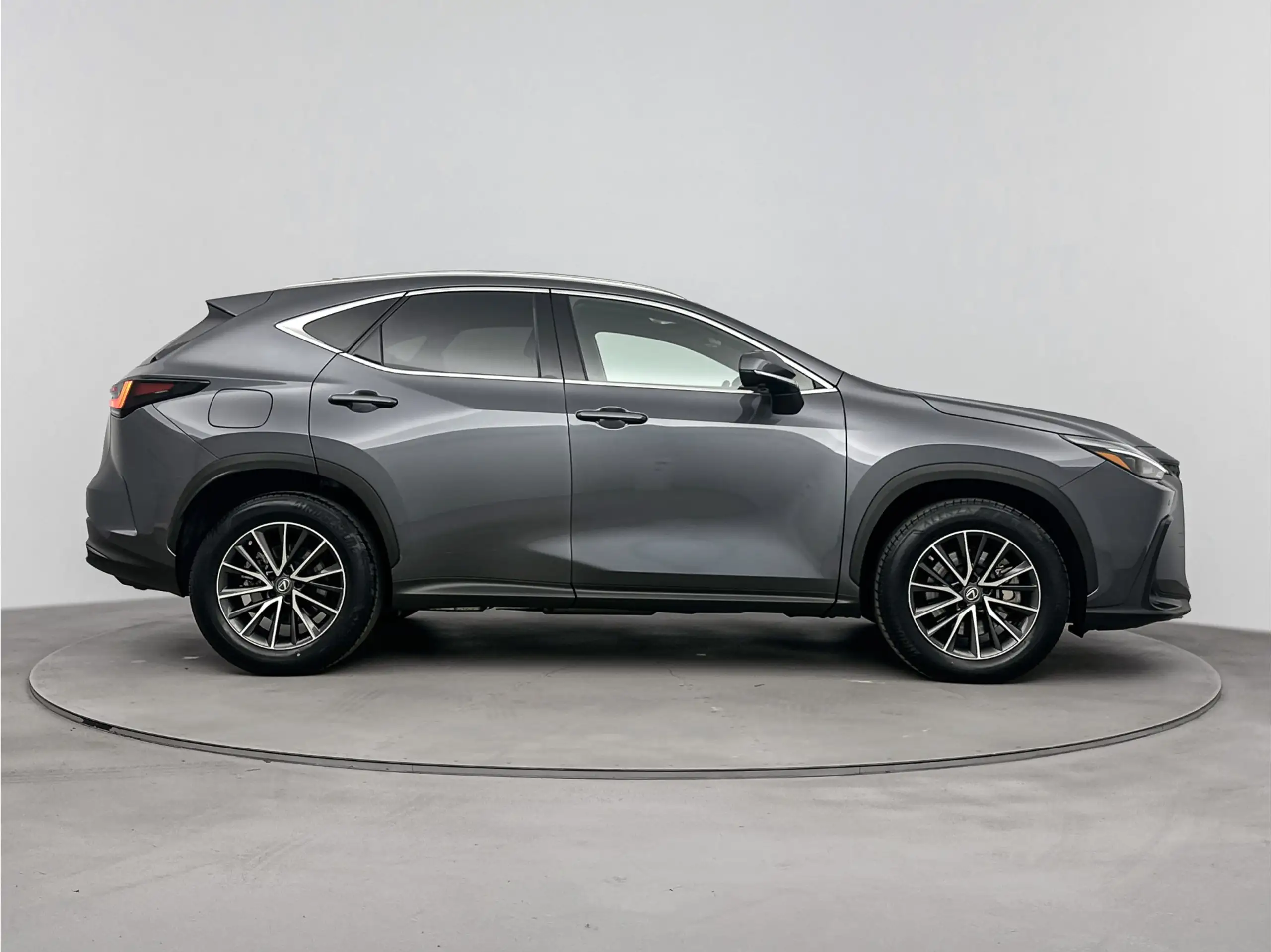 Lexus - NX 450h+