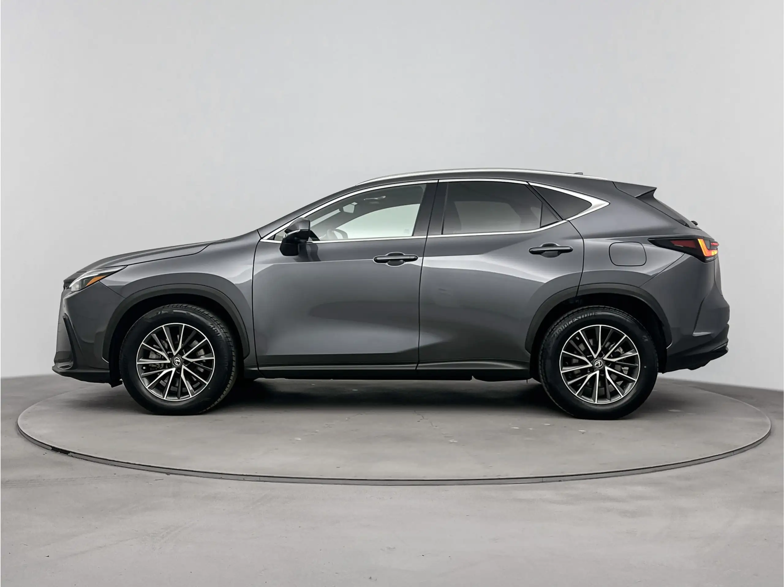 Lexus - NX 450h+