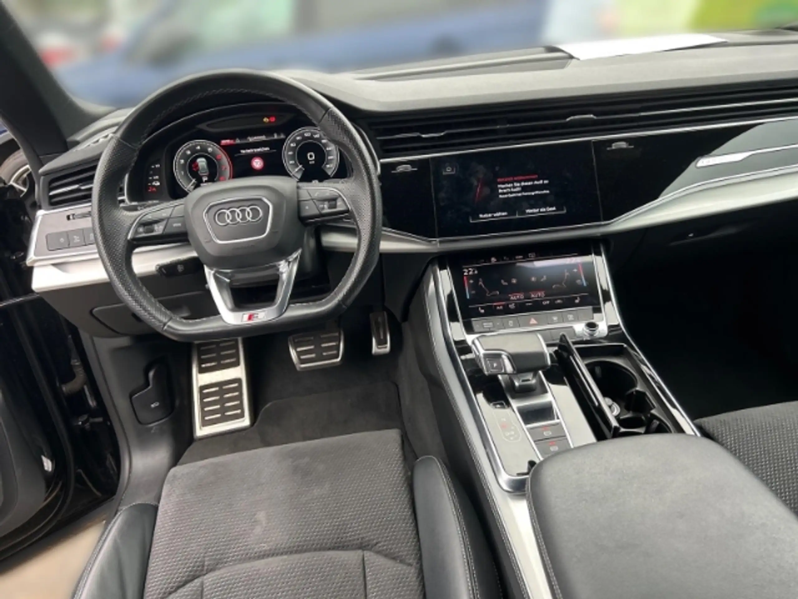 Audi - Q8