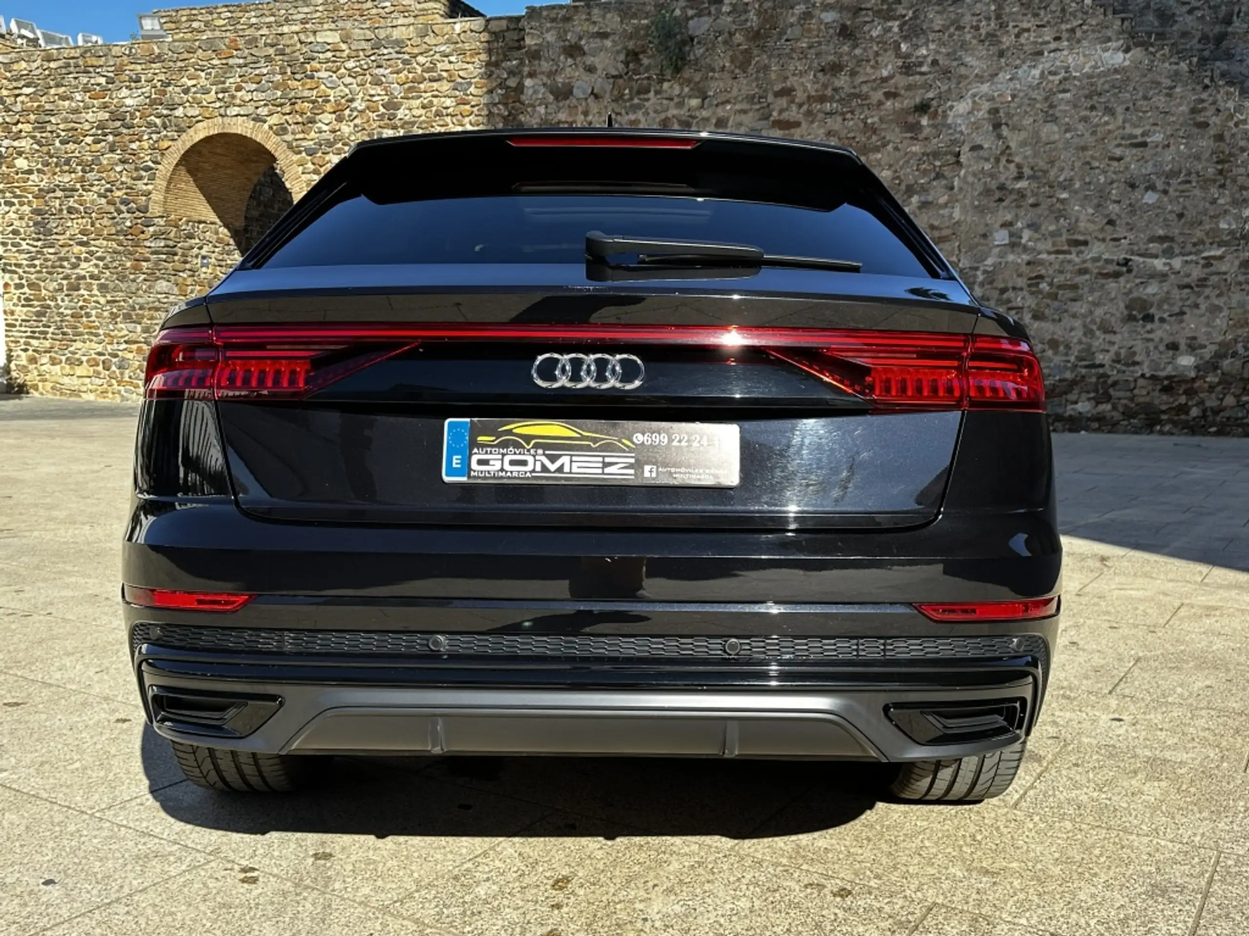 Audi - Q8