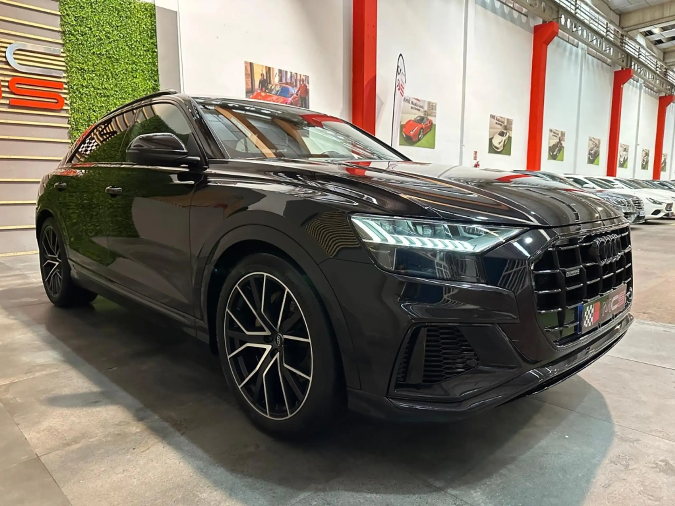 Audi - Q8