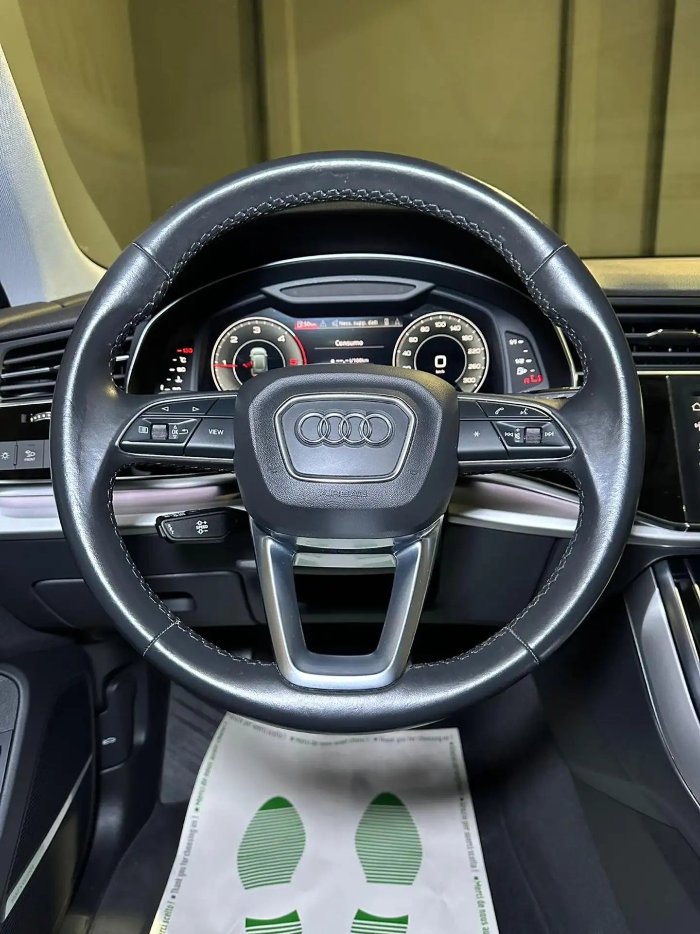 Audi - Q8