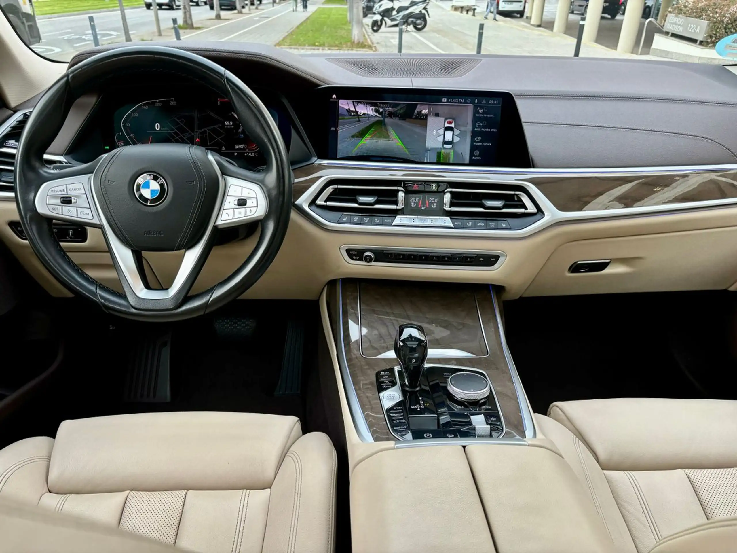 BMW - X7