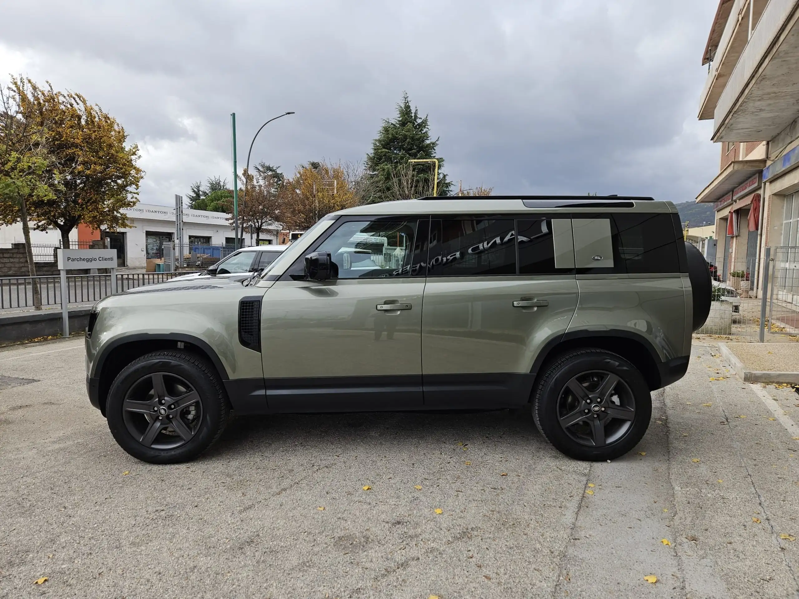 Land Rover - Defender