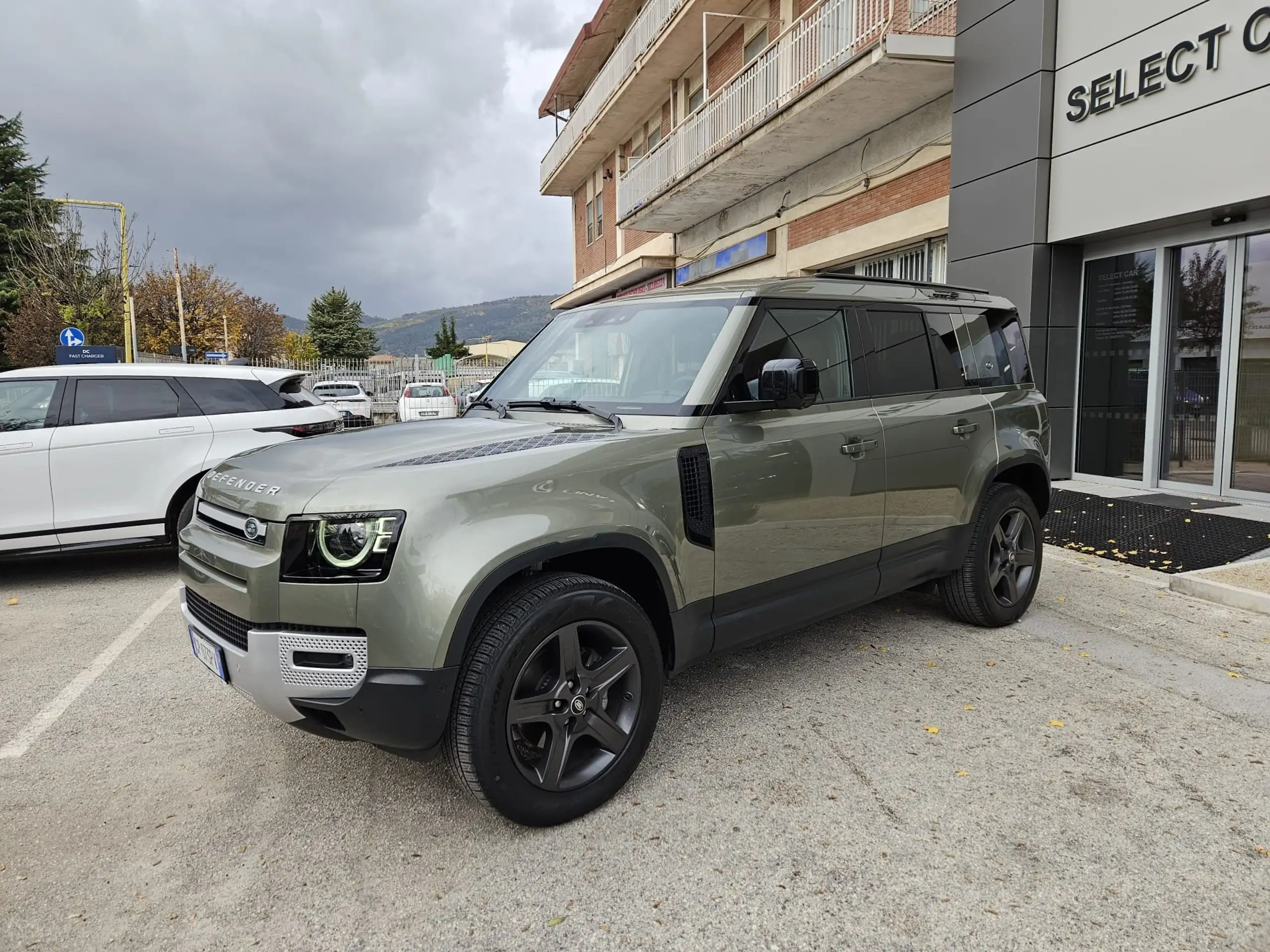 Land Rover - Defender