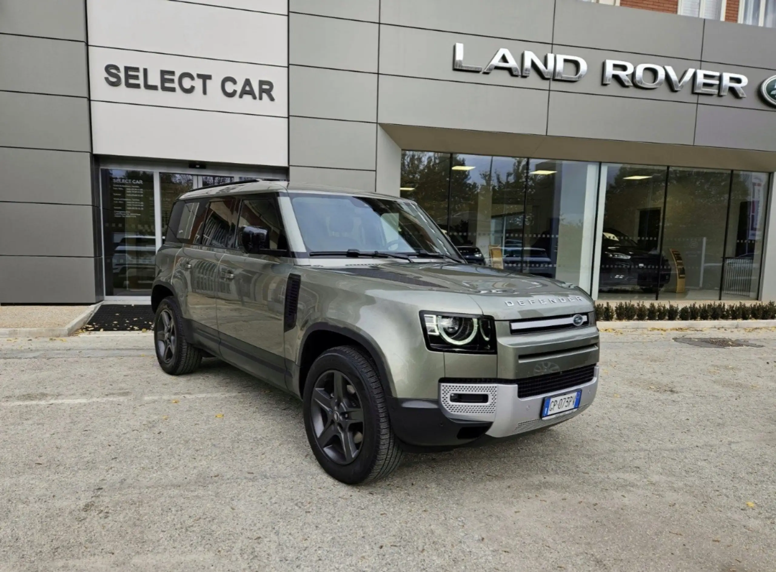 Land Rover Defender 2024