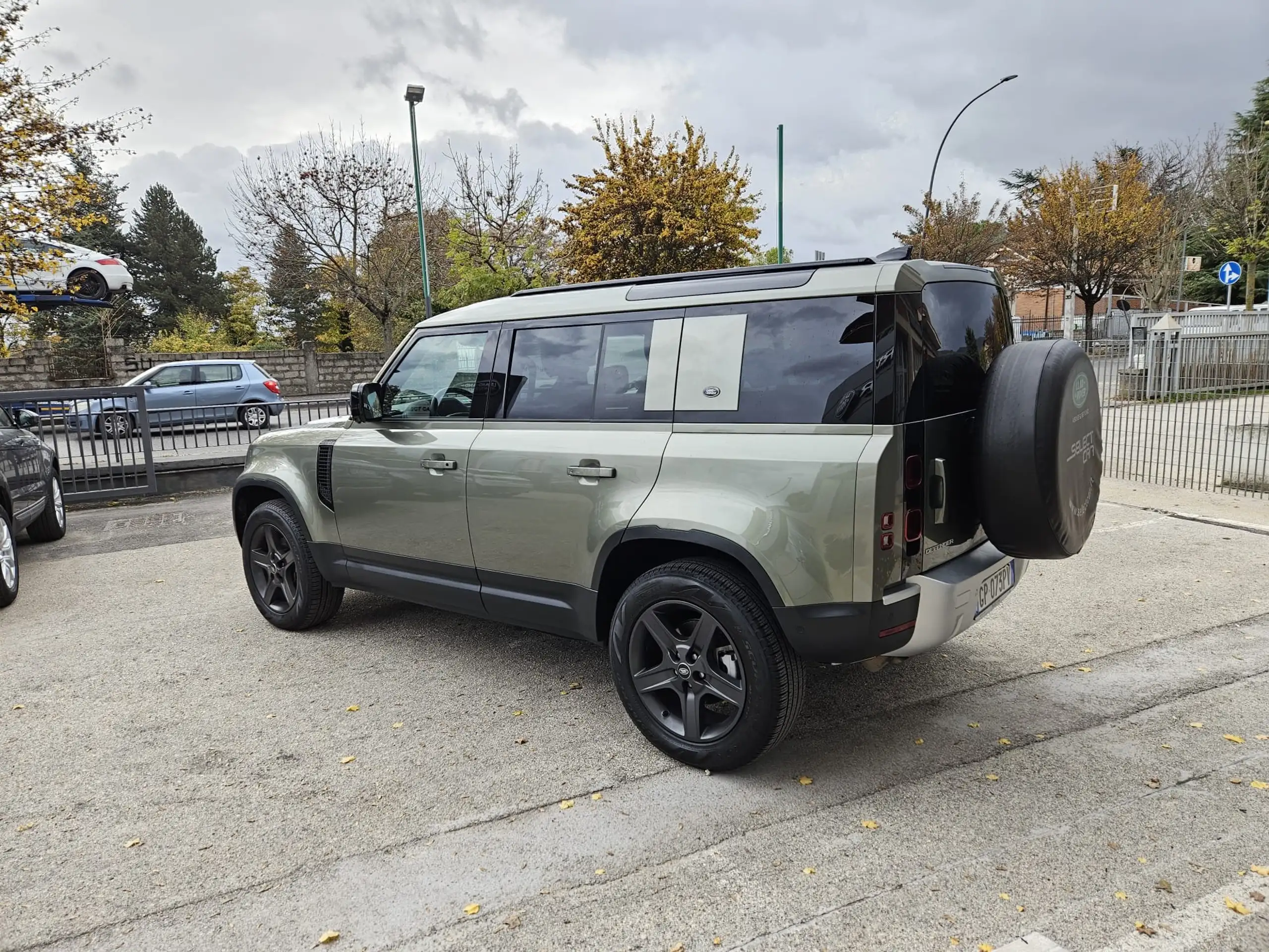 Land Rover - Defender