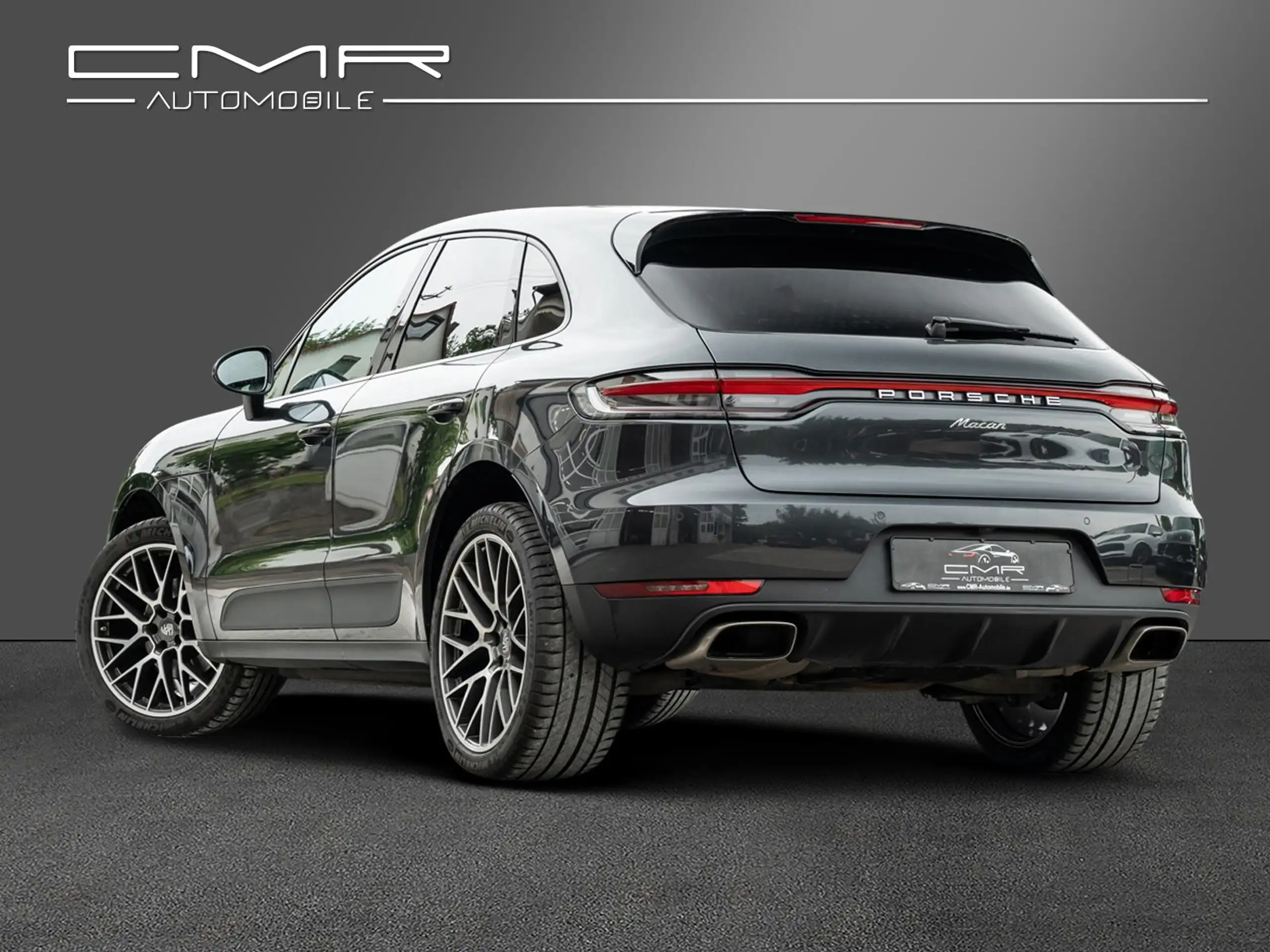 Porsche - Macan