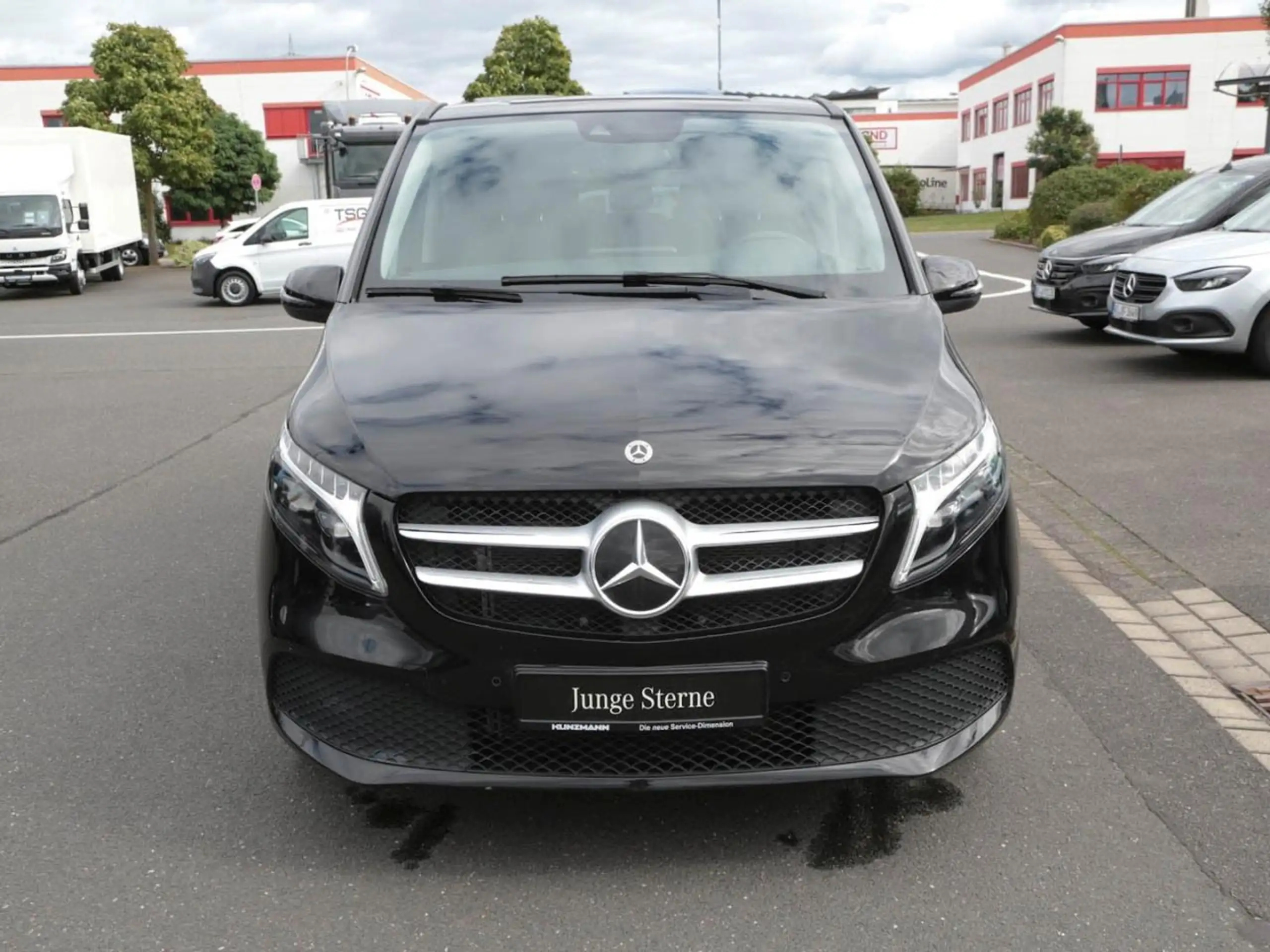 Mercedes-Benz - V 250