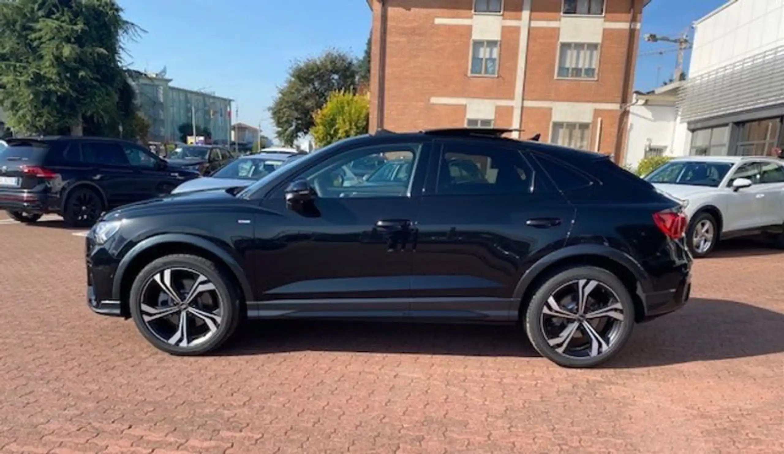 Audi - Q3