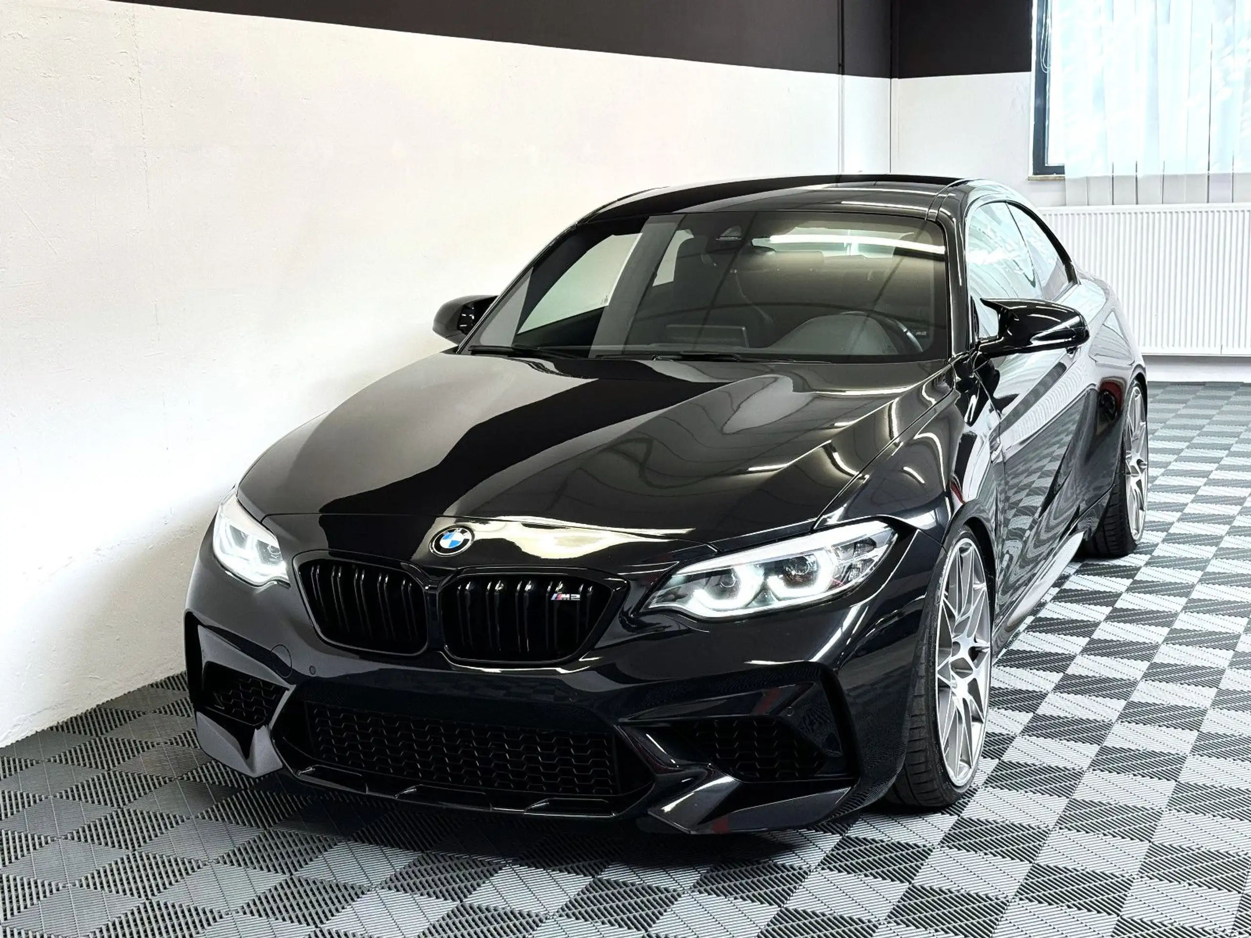 BMW - M2