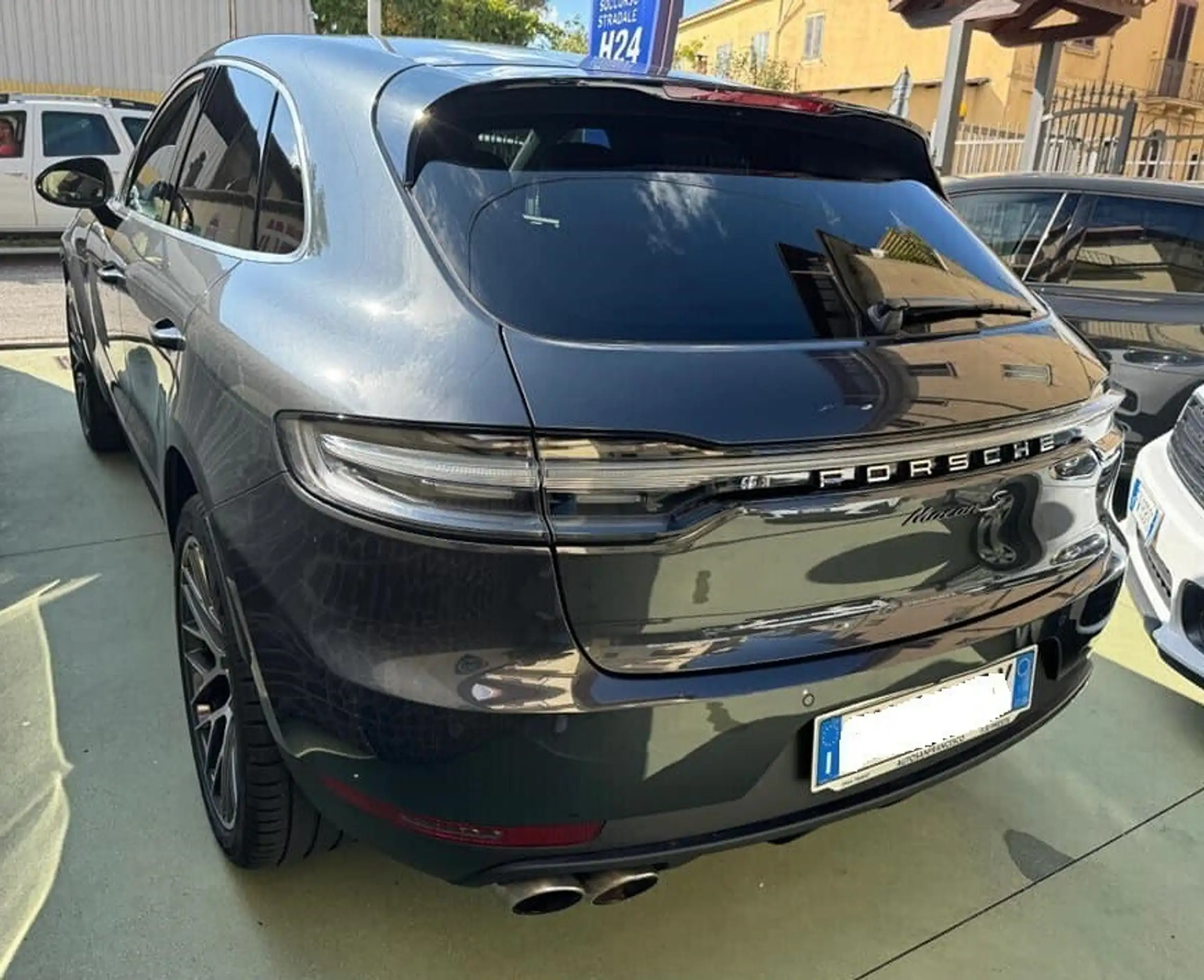 Porsche - Macan