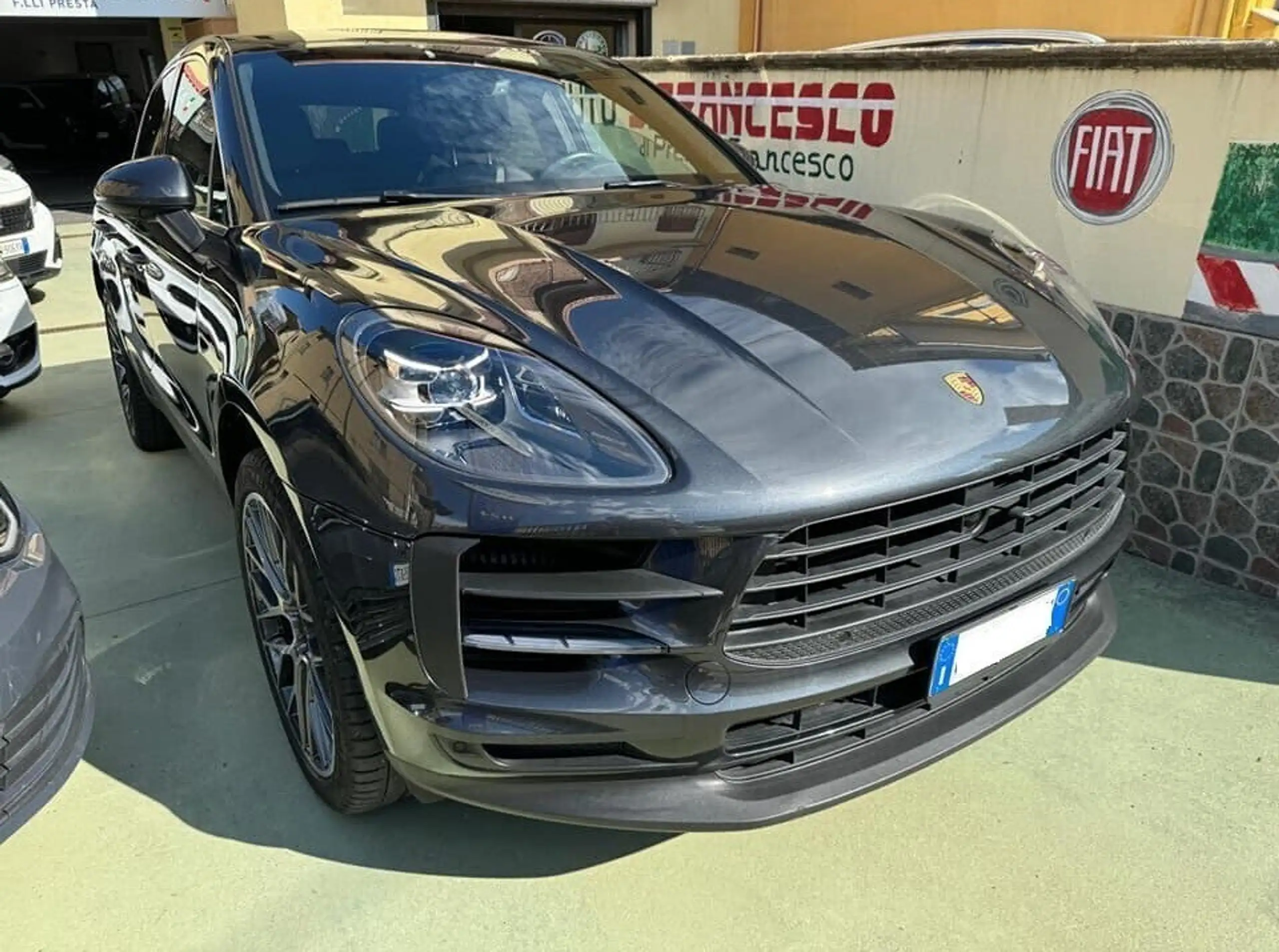 Porsche - Macan