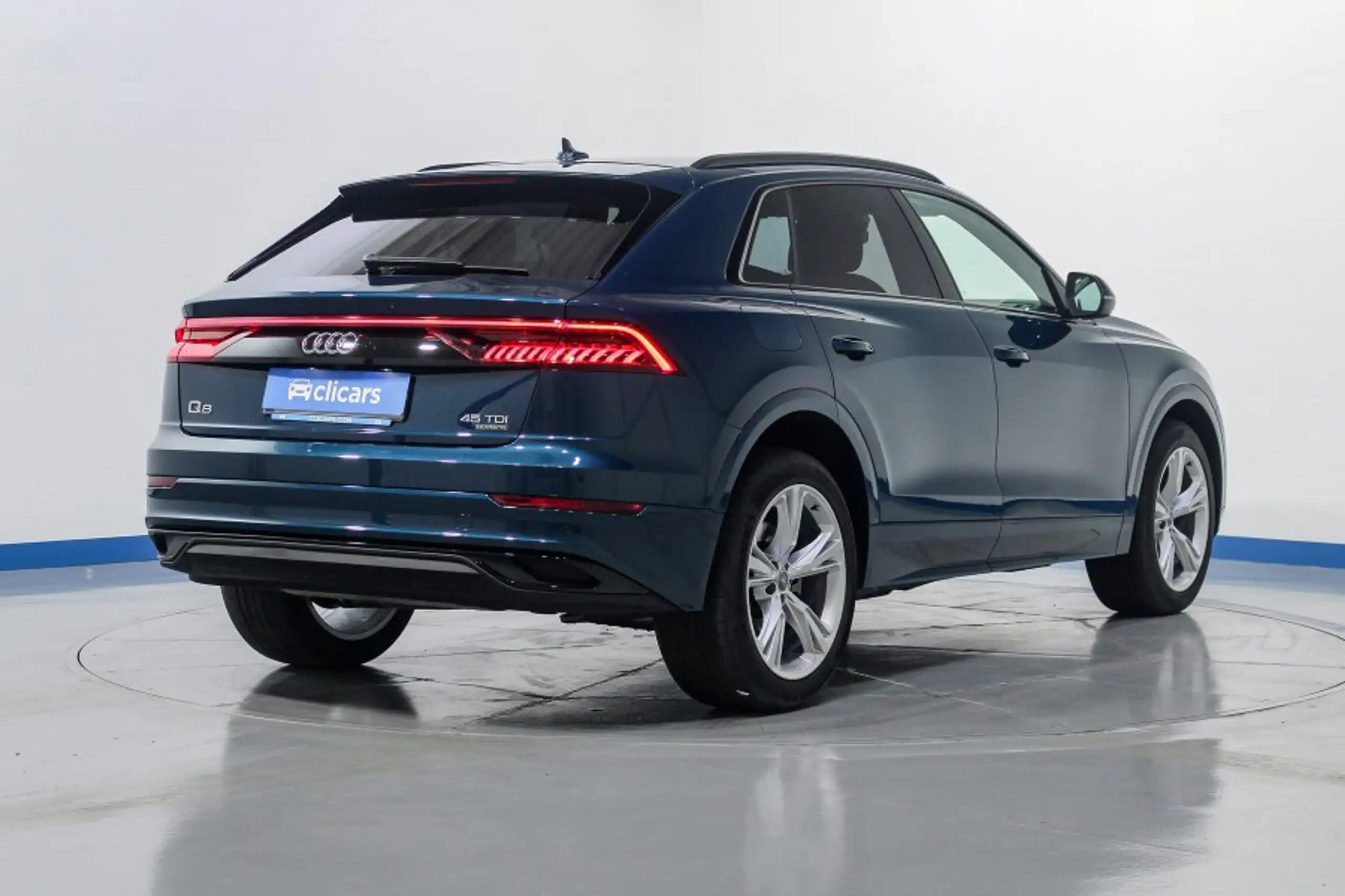 Audi - Q8