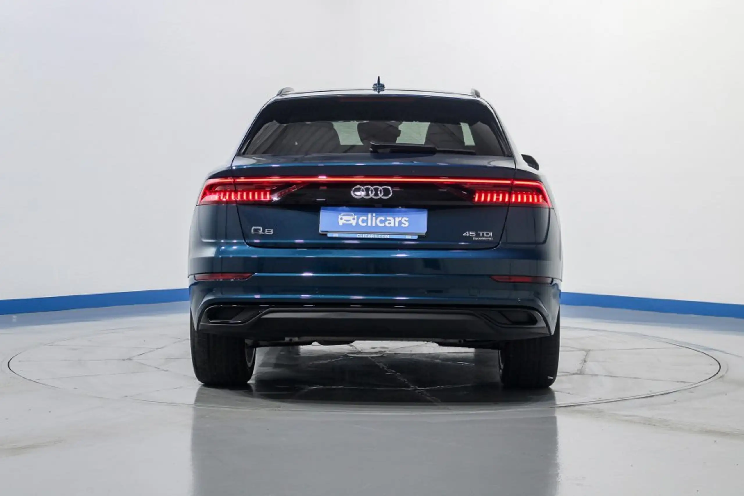 Audi - Q8