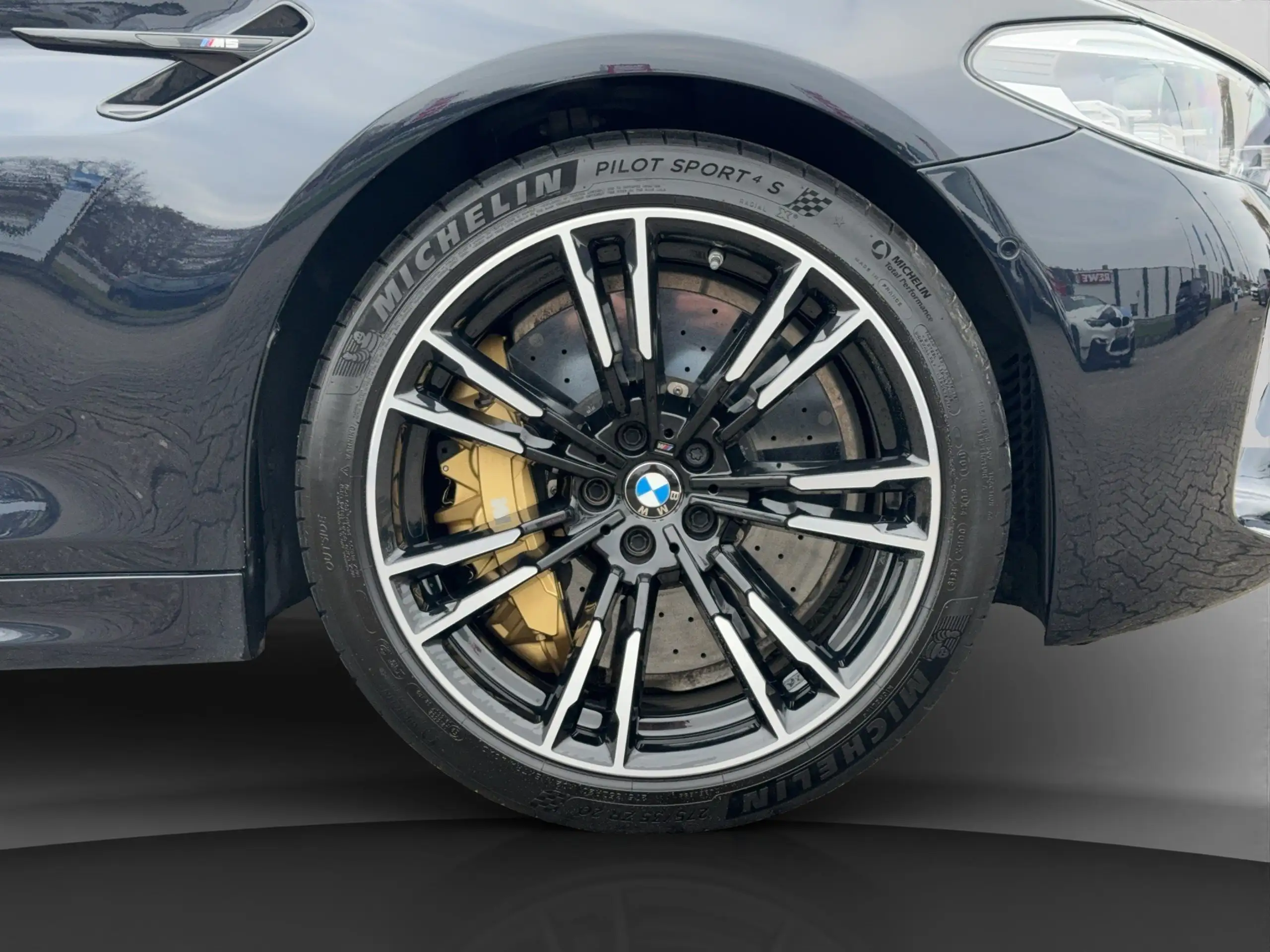 BMW - M5