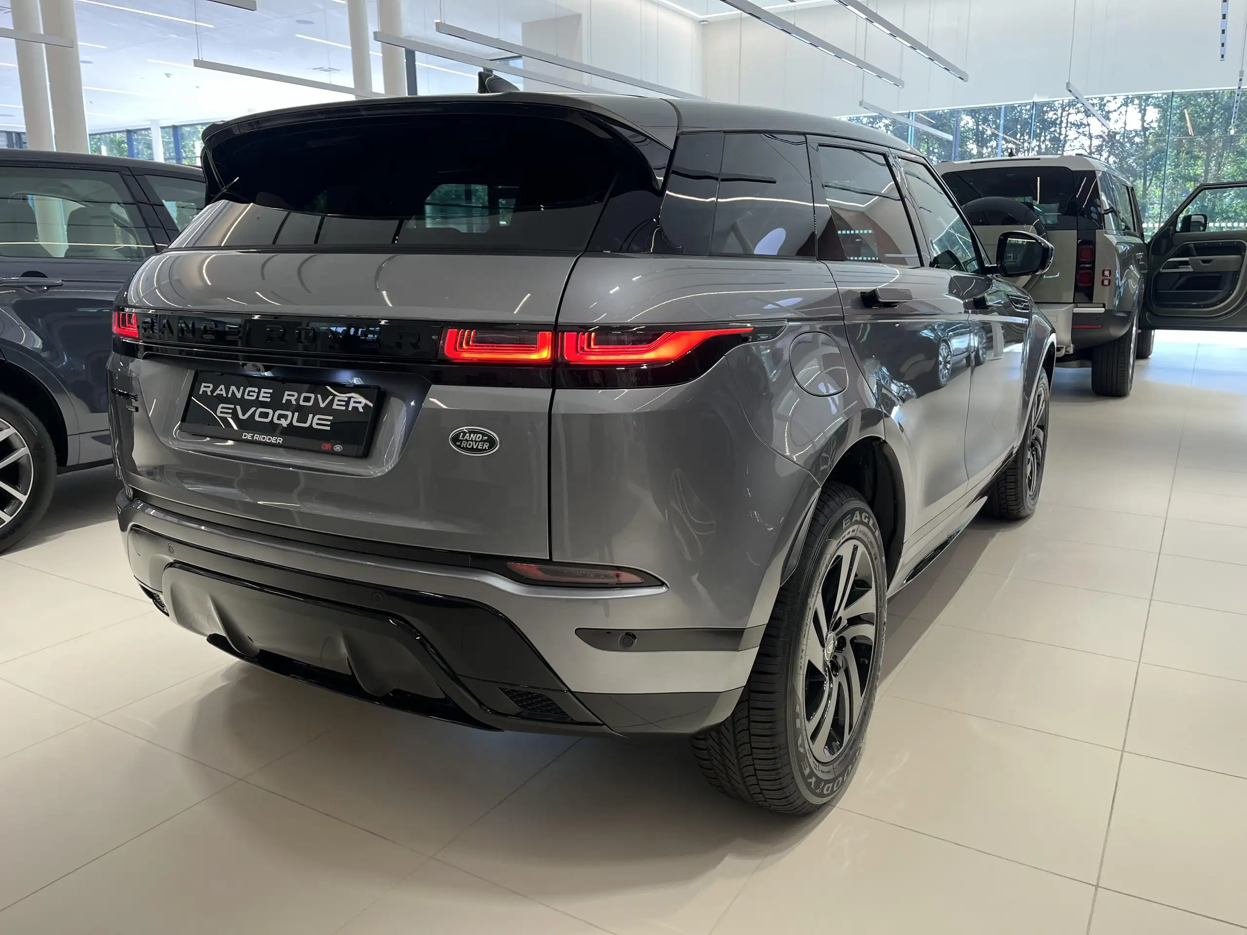 Land Rover - Range Rover Evoque