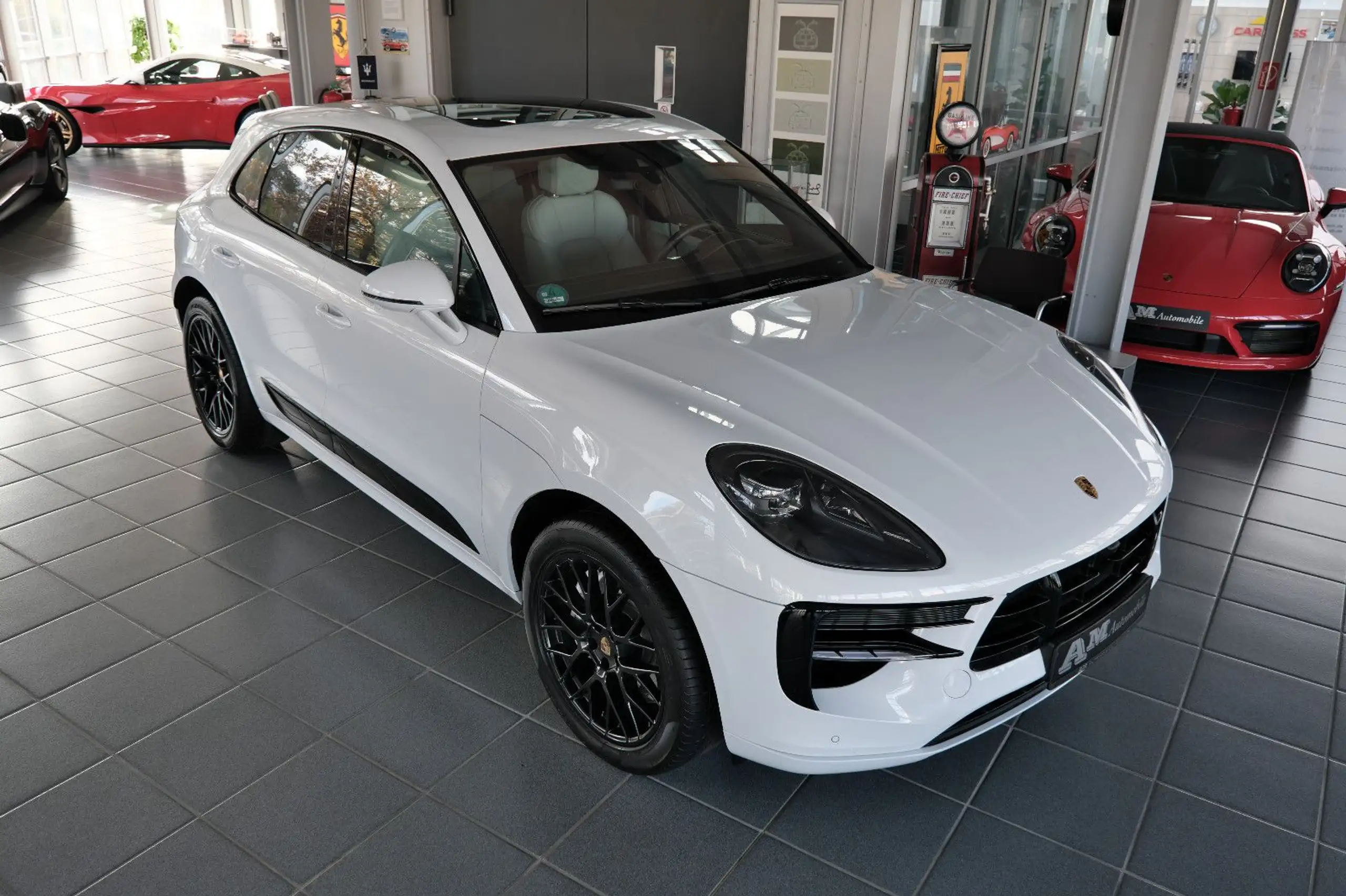 Porsche - Macan