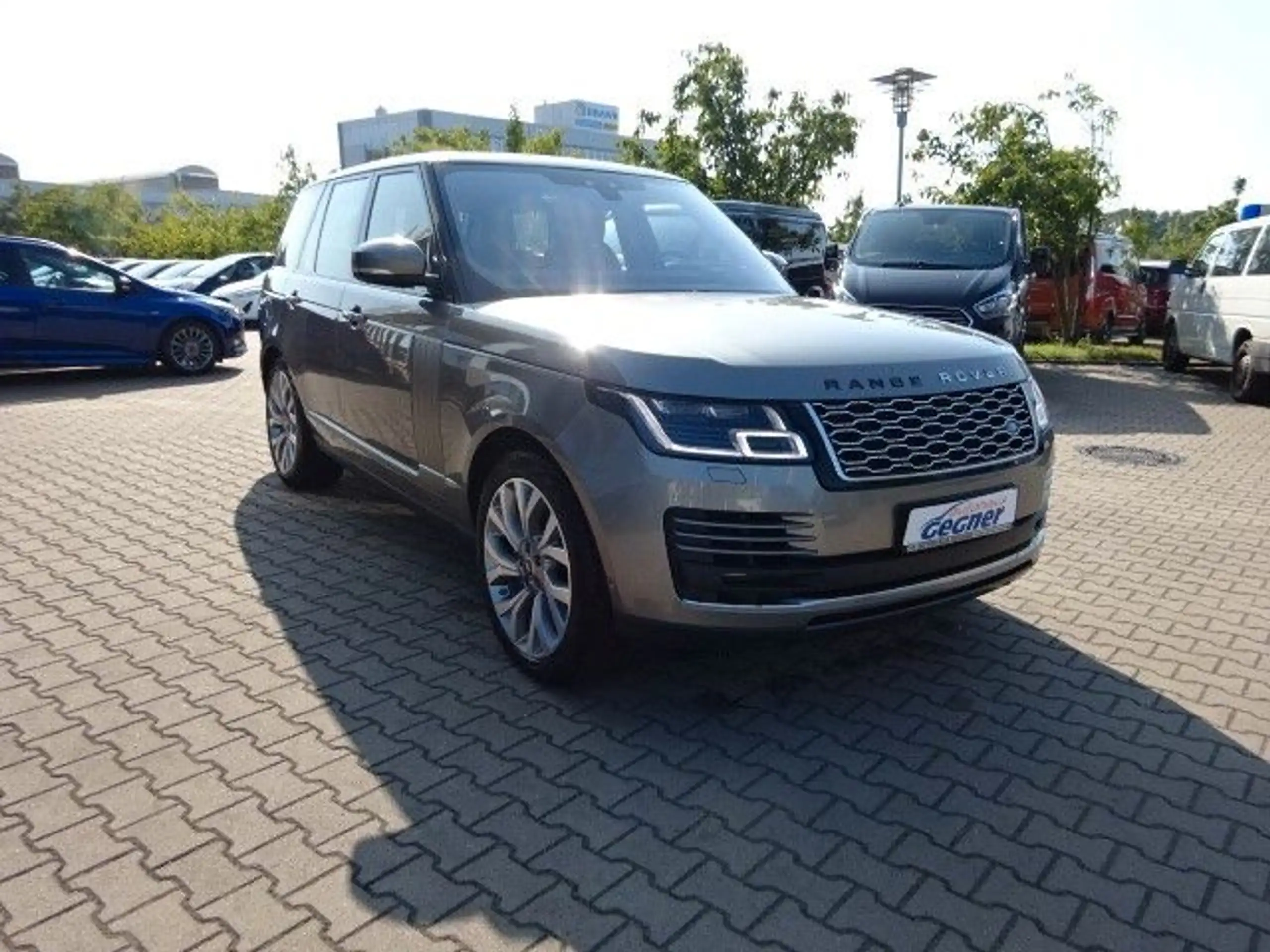 Land Rover - Range Rover