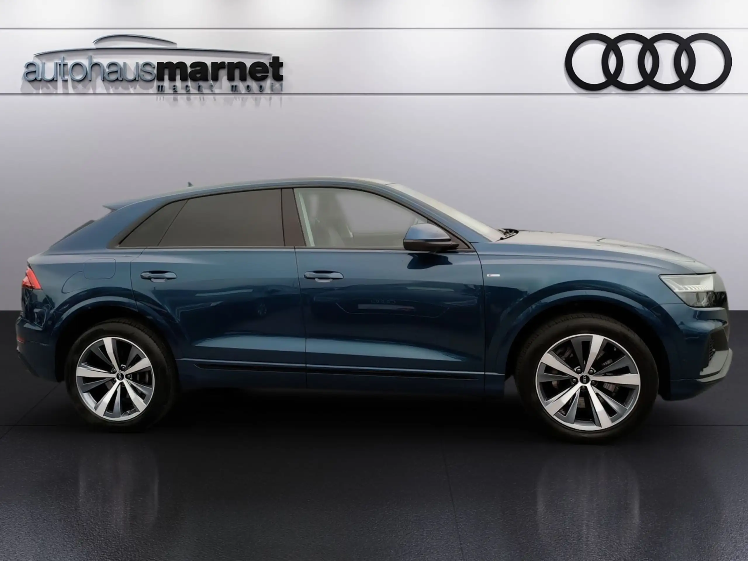 Audi - Q8