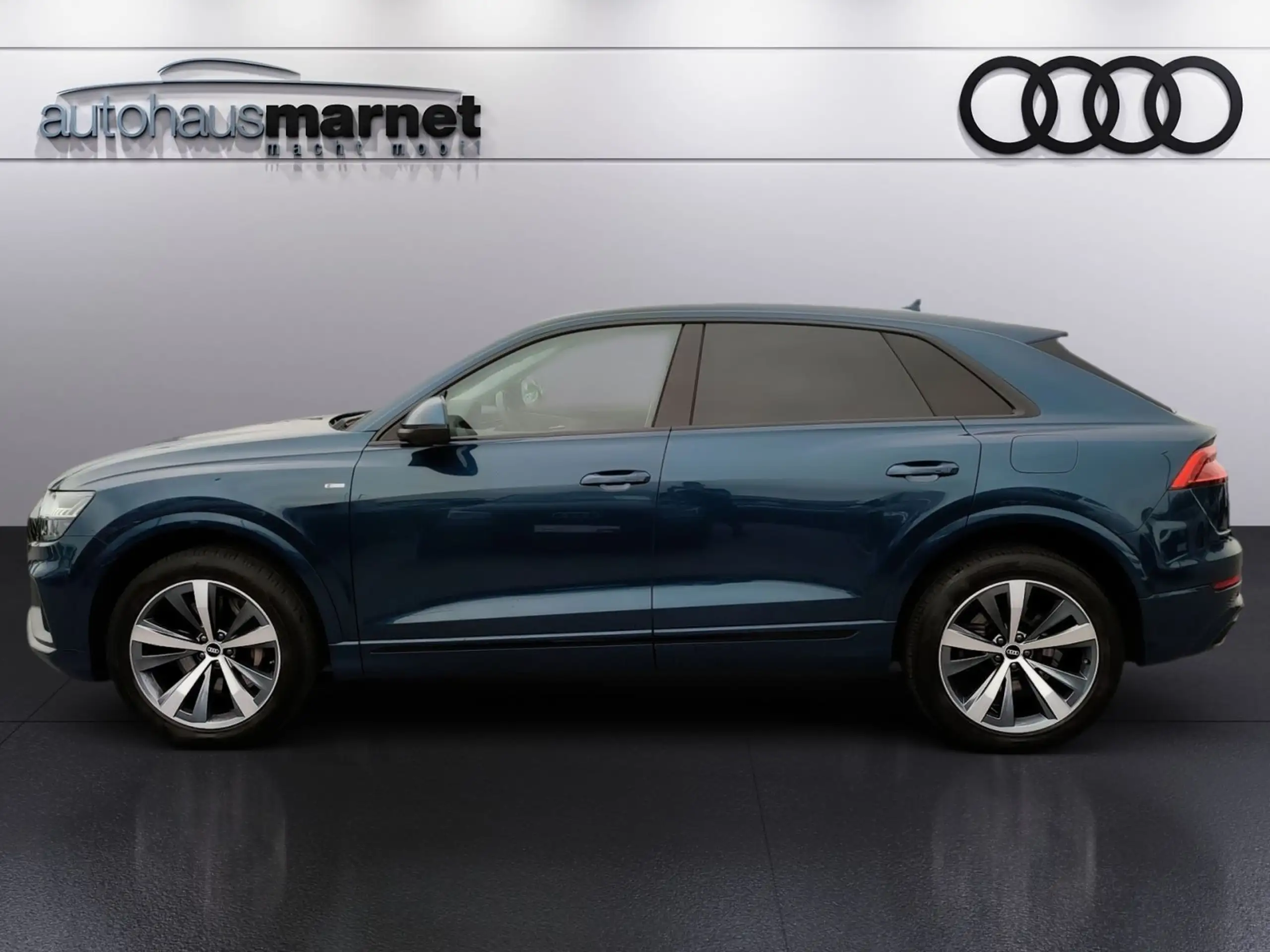 Audi - Q8