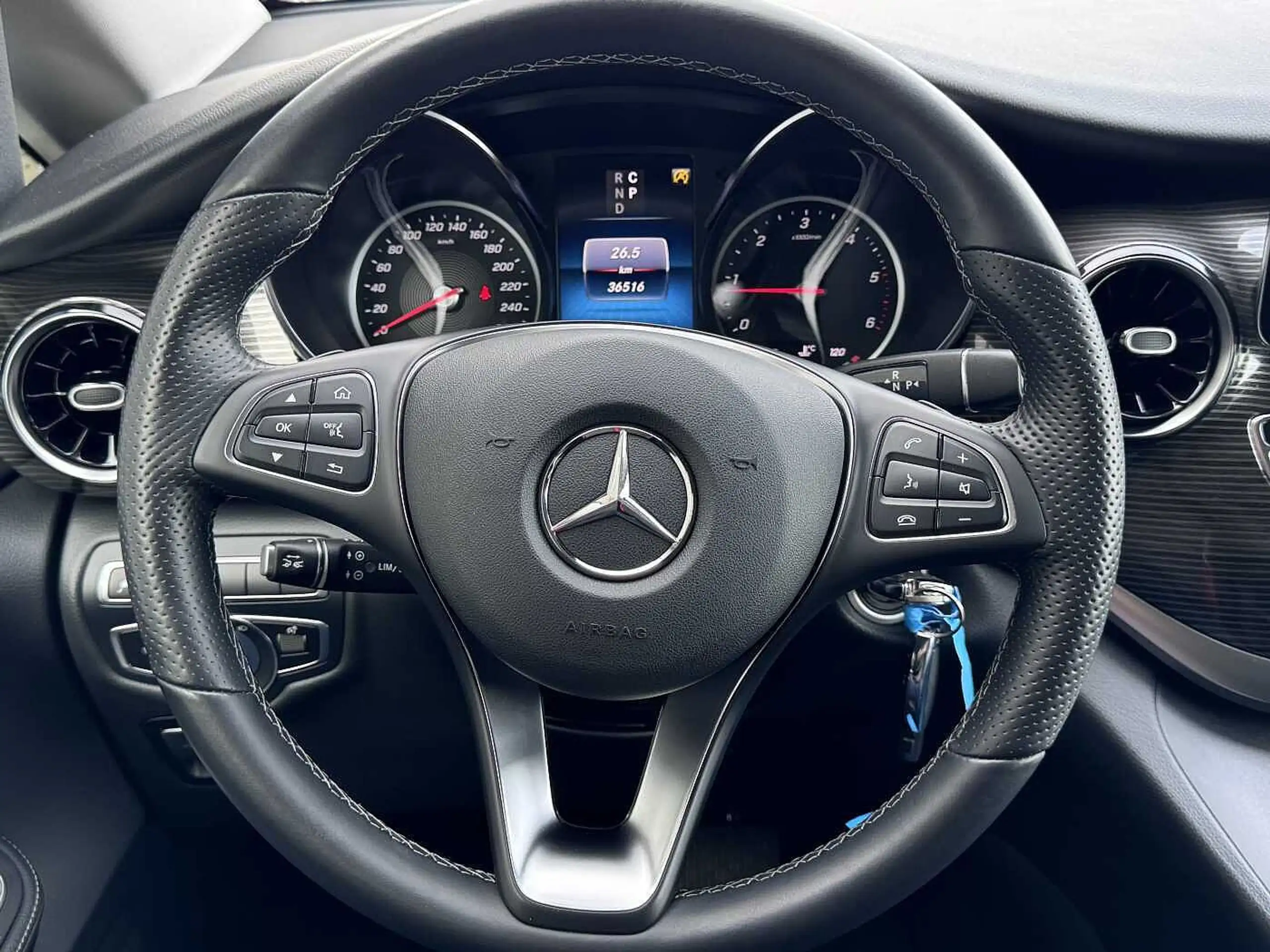 Mercedes-Benz - V 300