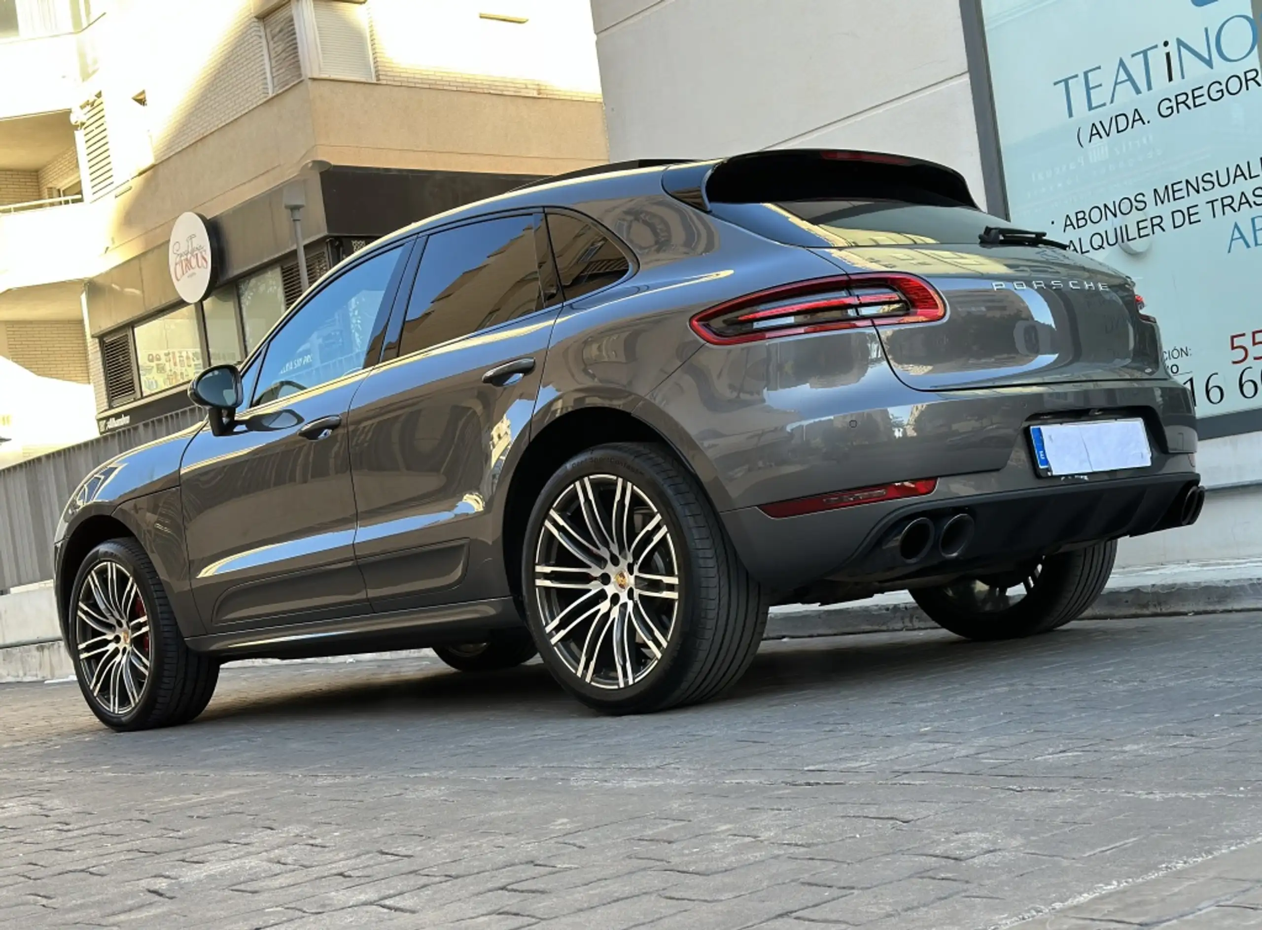 Porsche - Macan