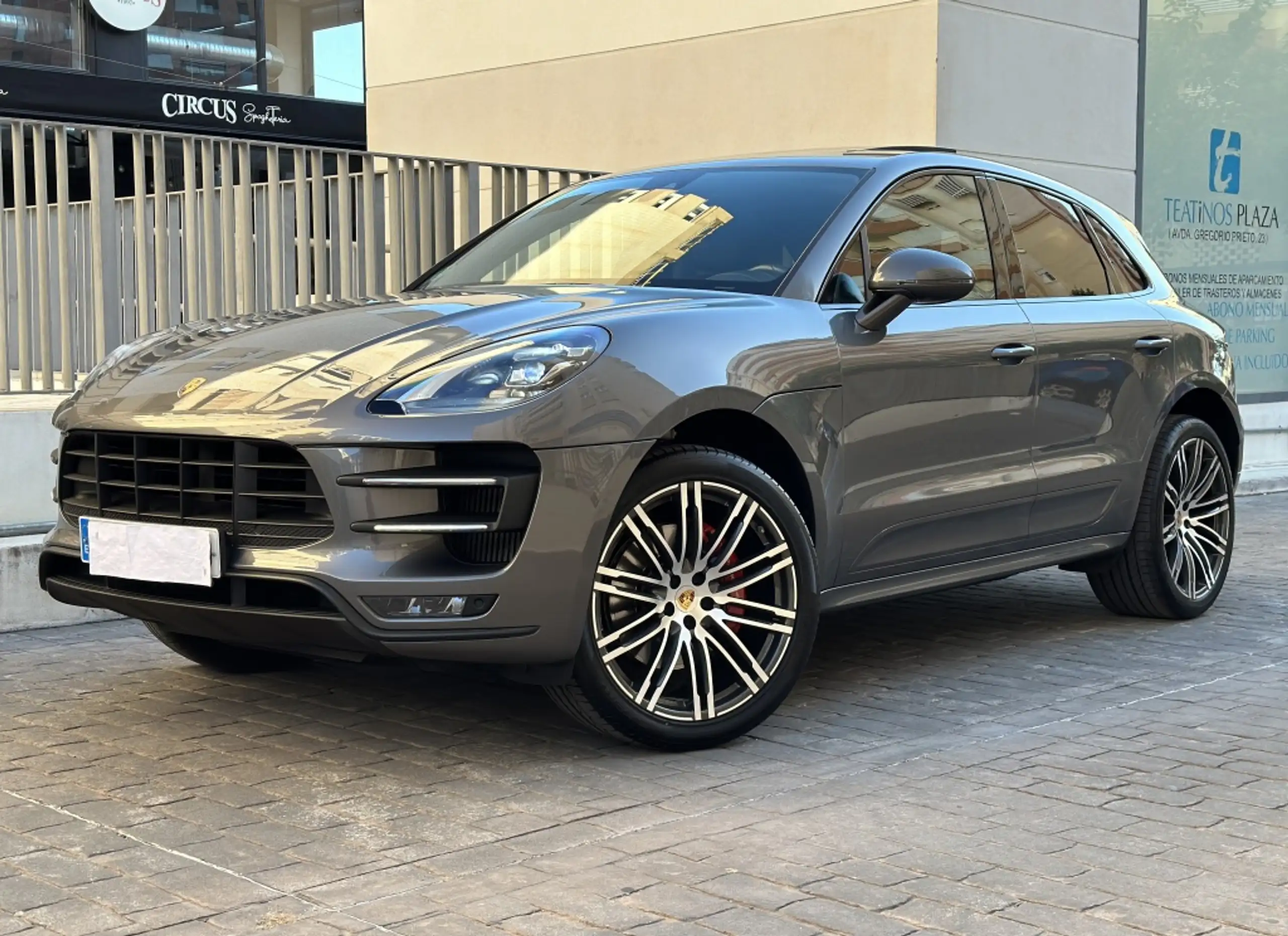 Porsche - Macan