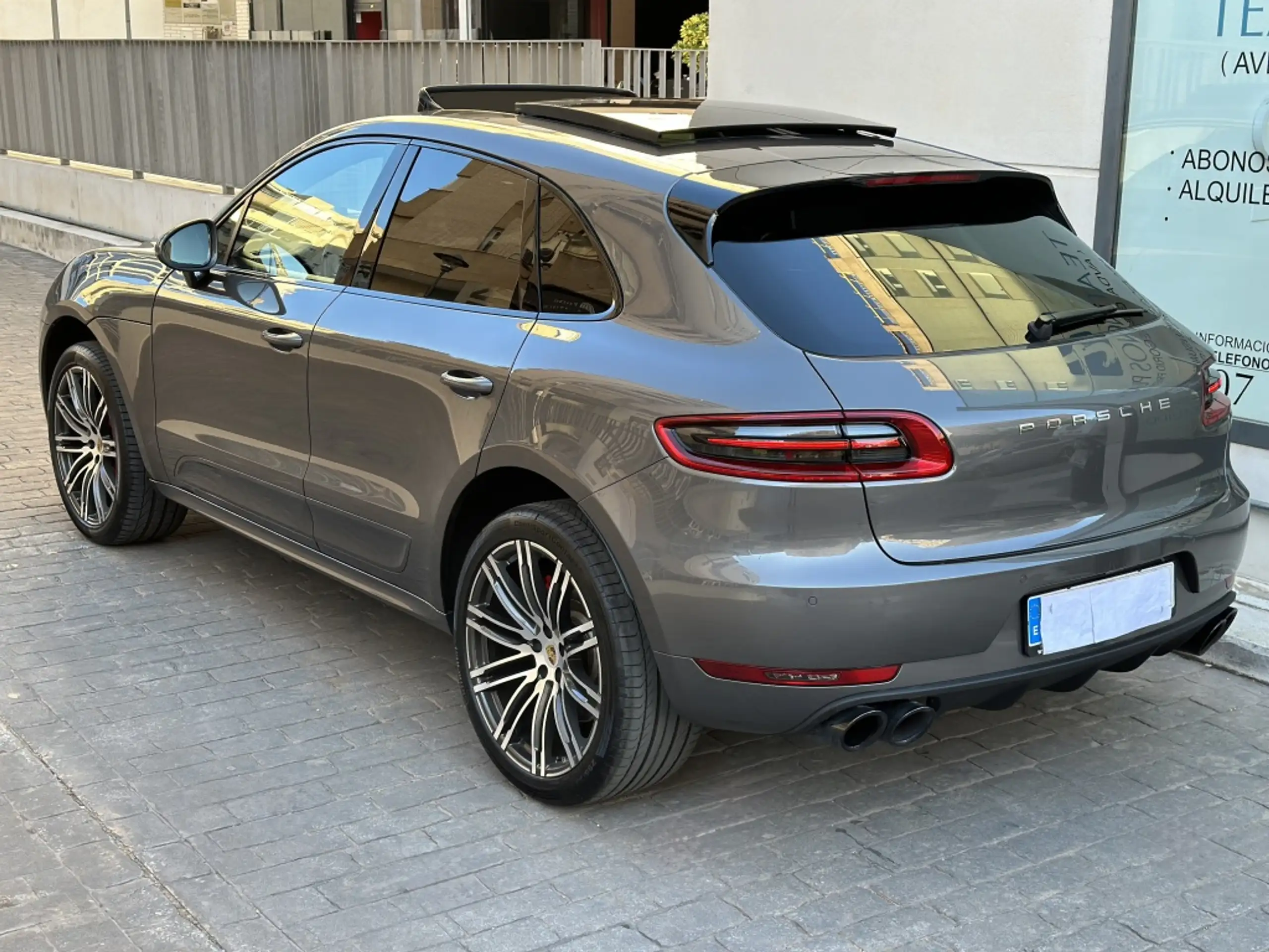 Porsche - Macan