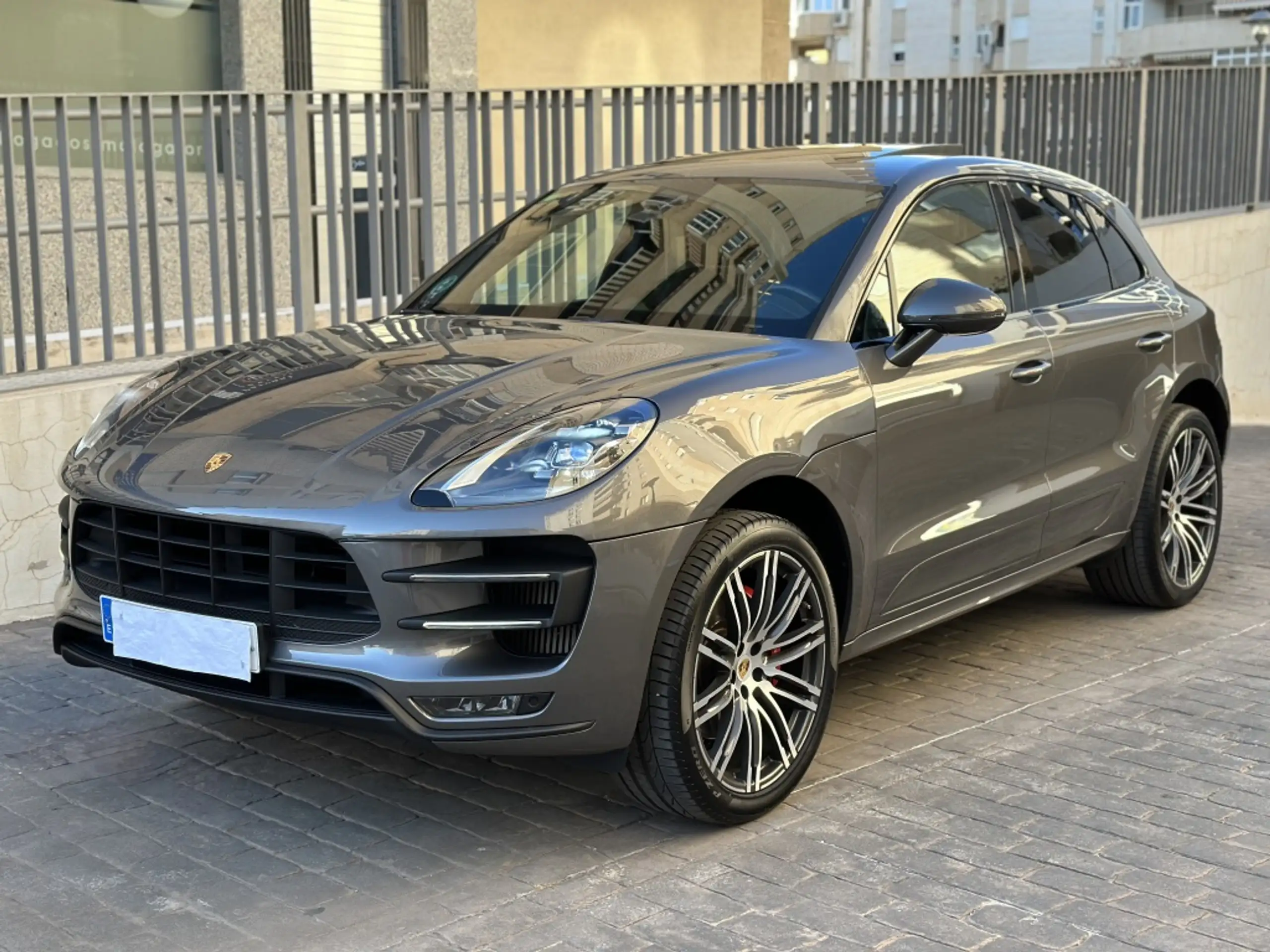 Porsche - Macan