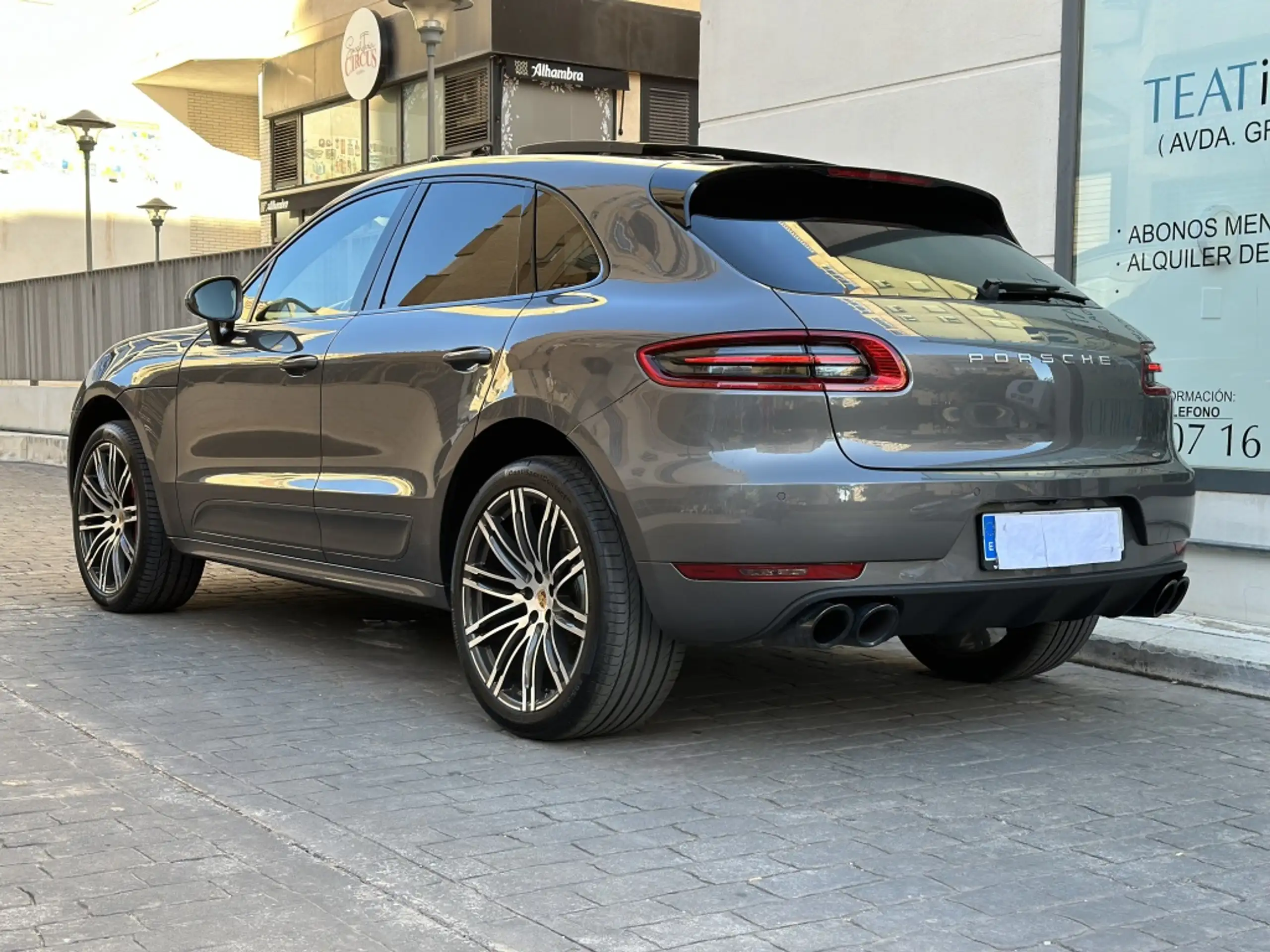 Porsche - Macan