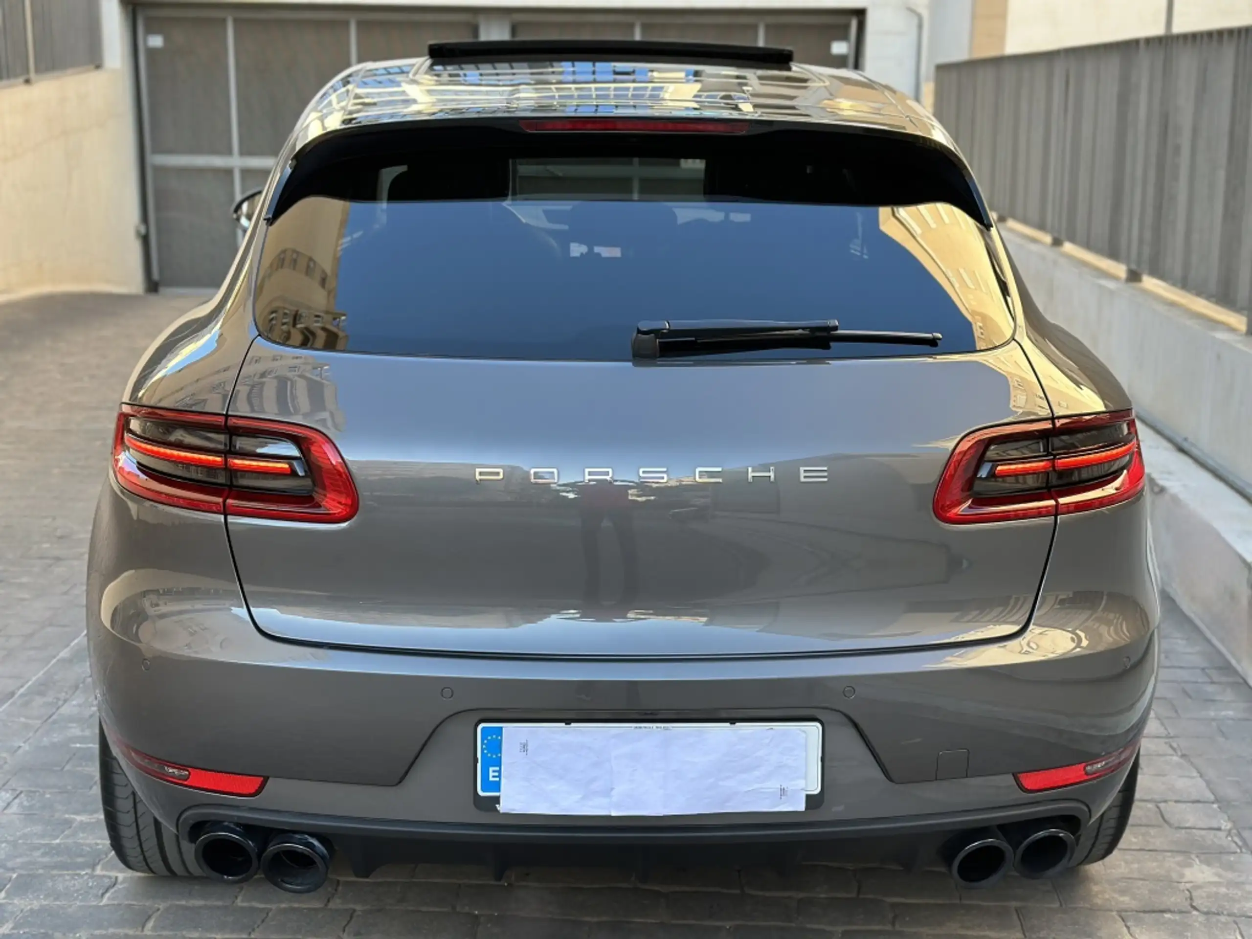 Porsche - Macan