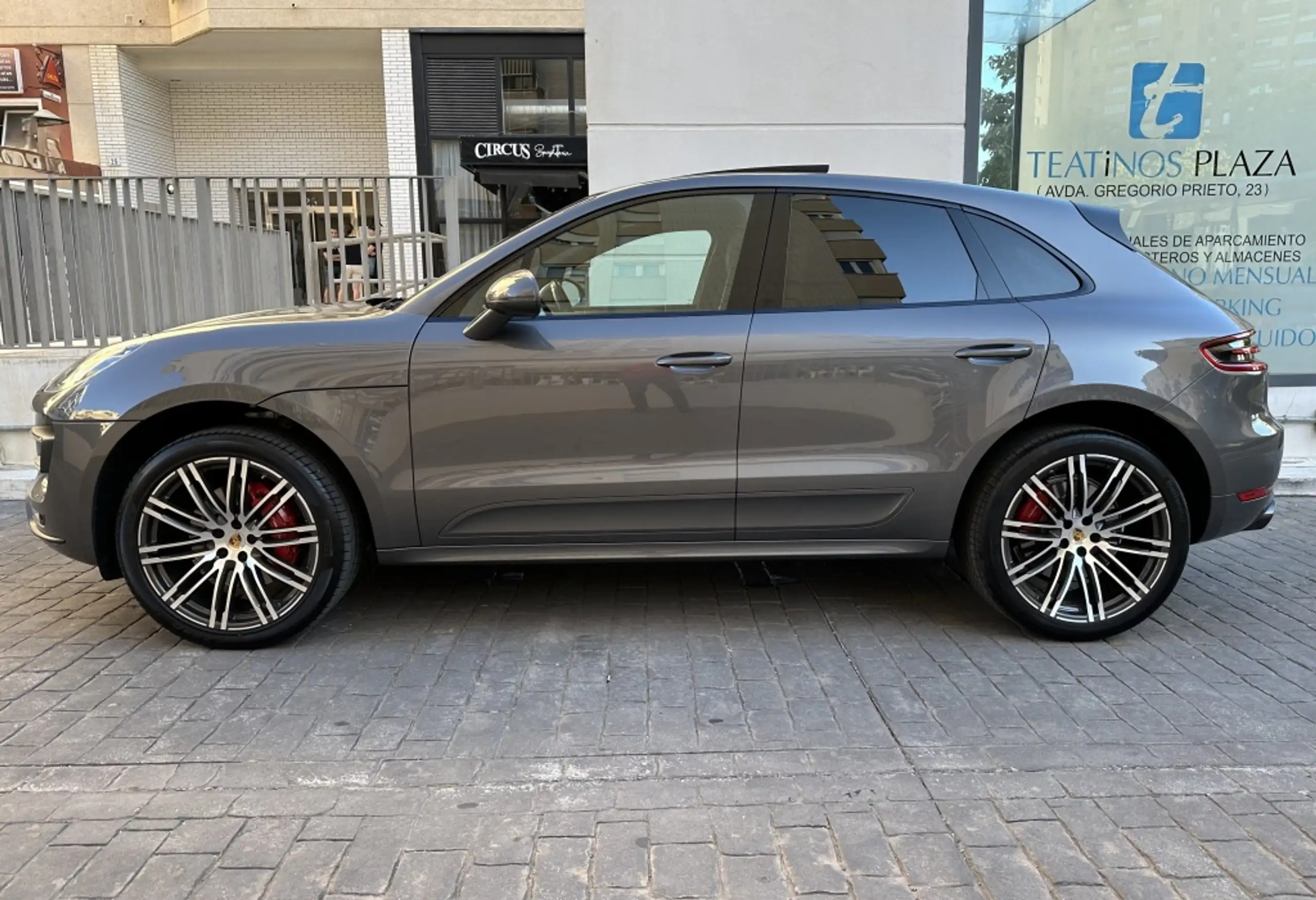 Porsche - Macan