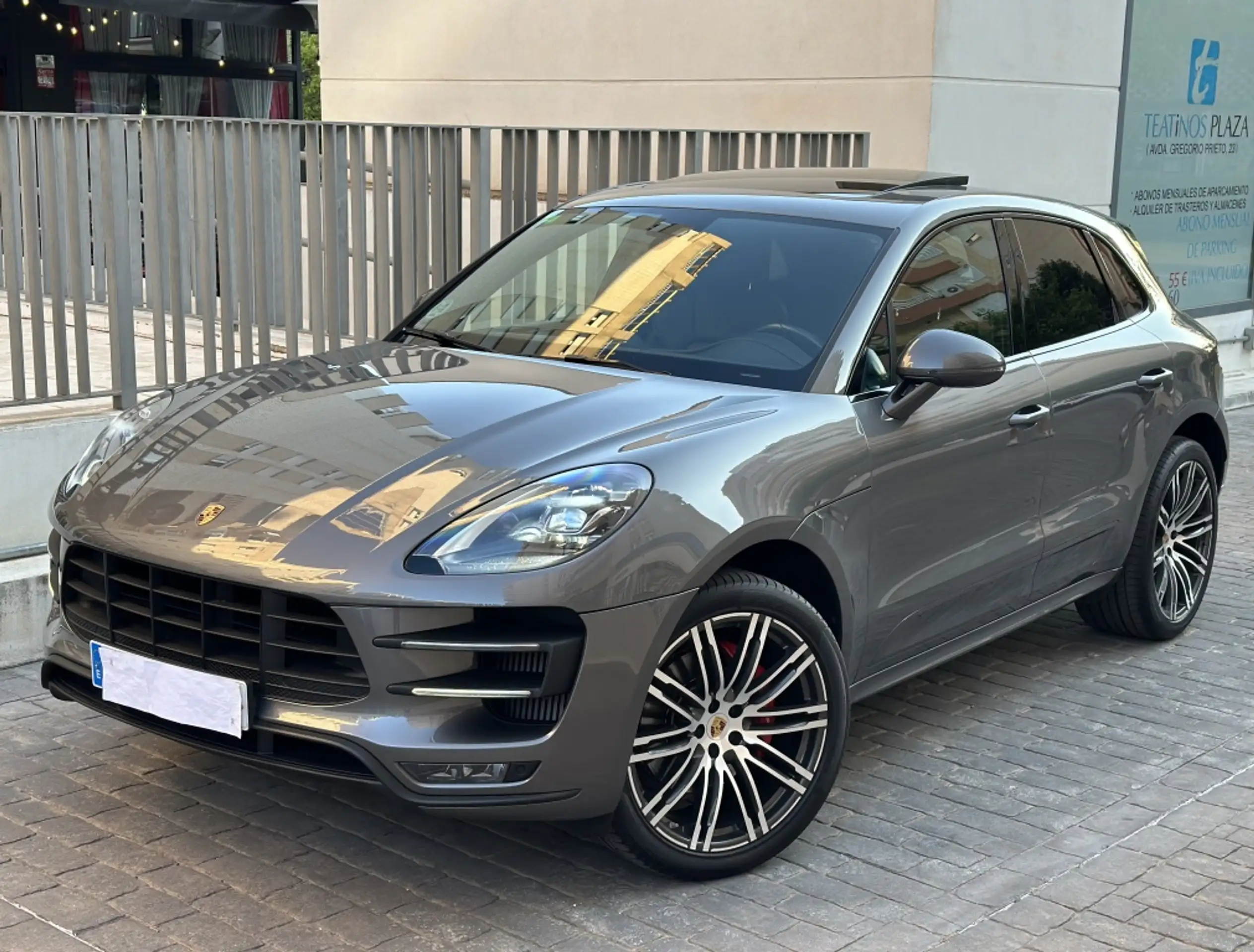 Porsche - Macan