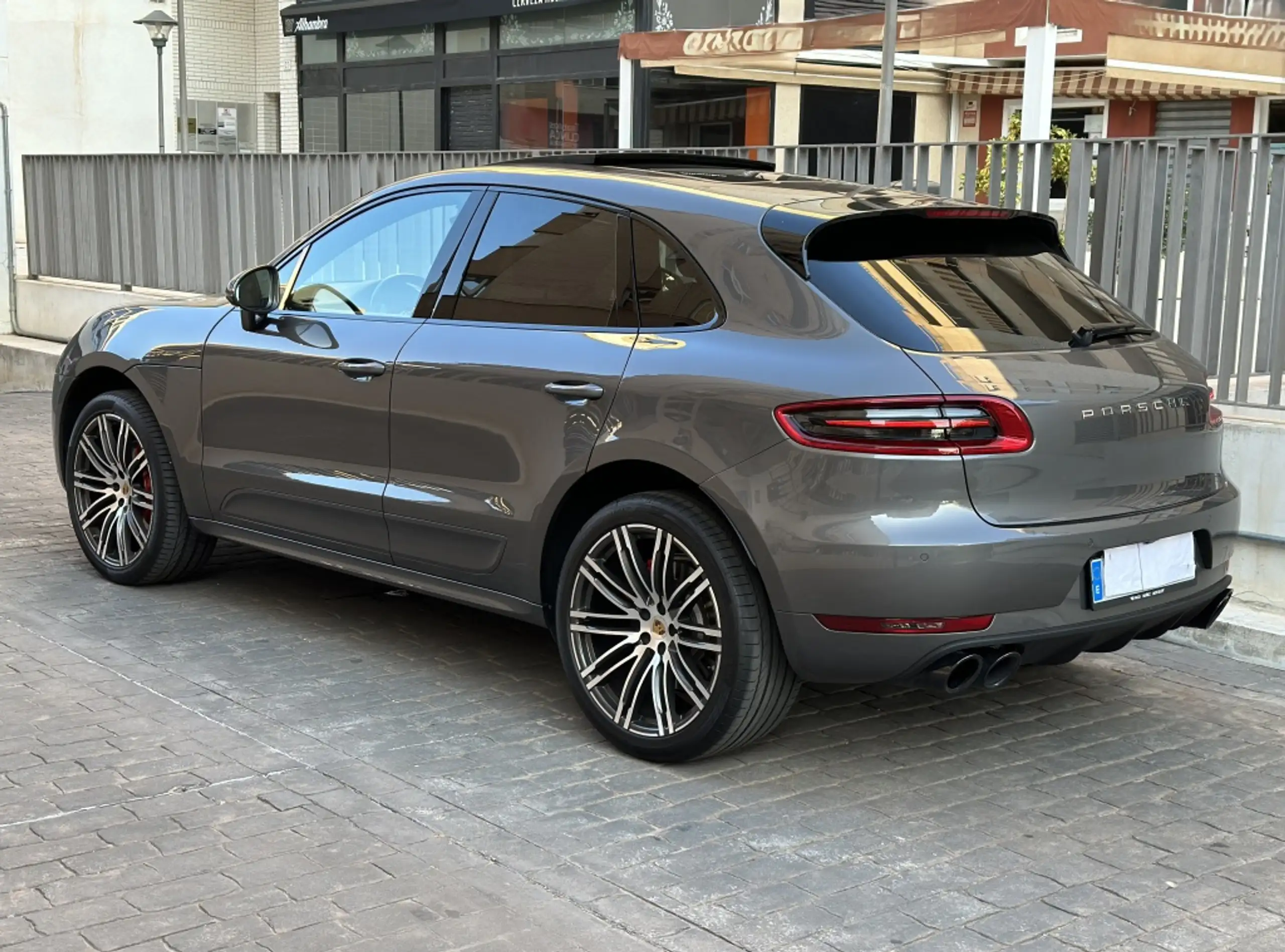 Porsche - Macan