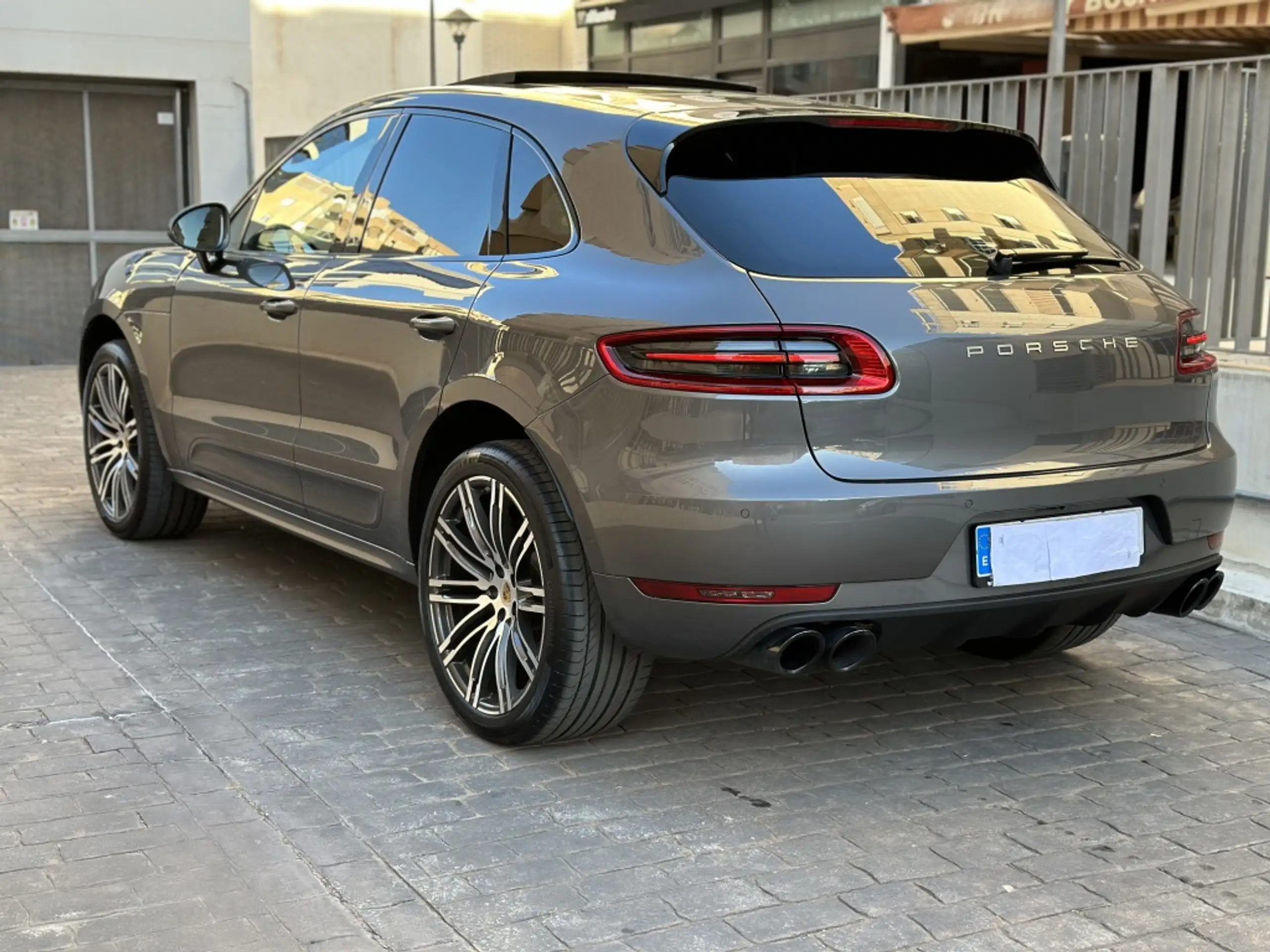 Porsche - Macan