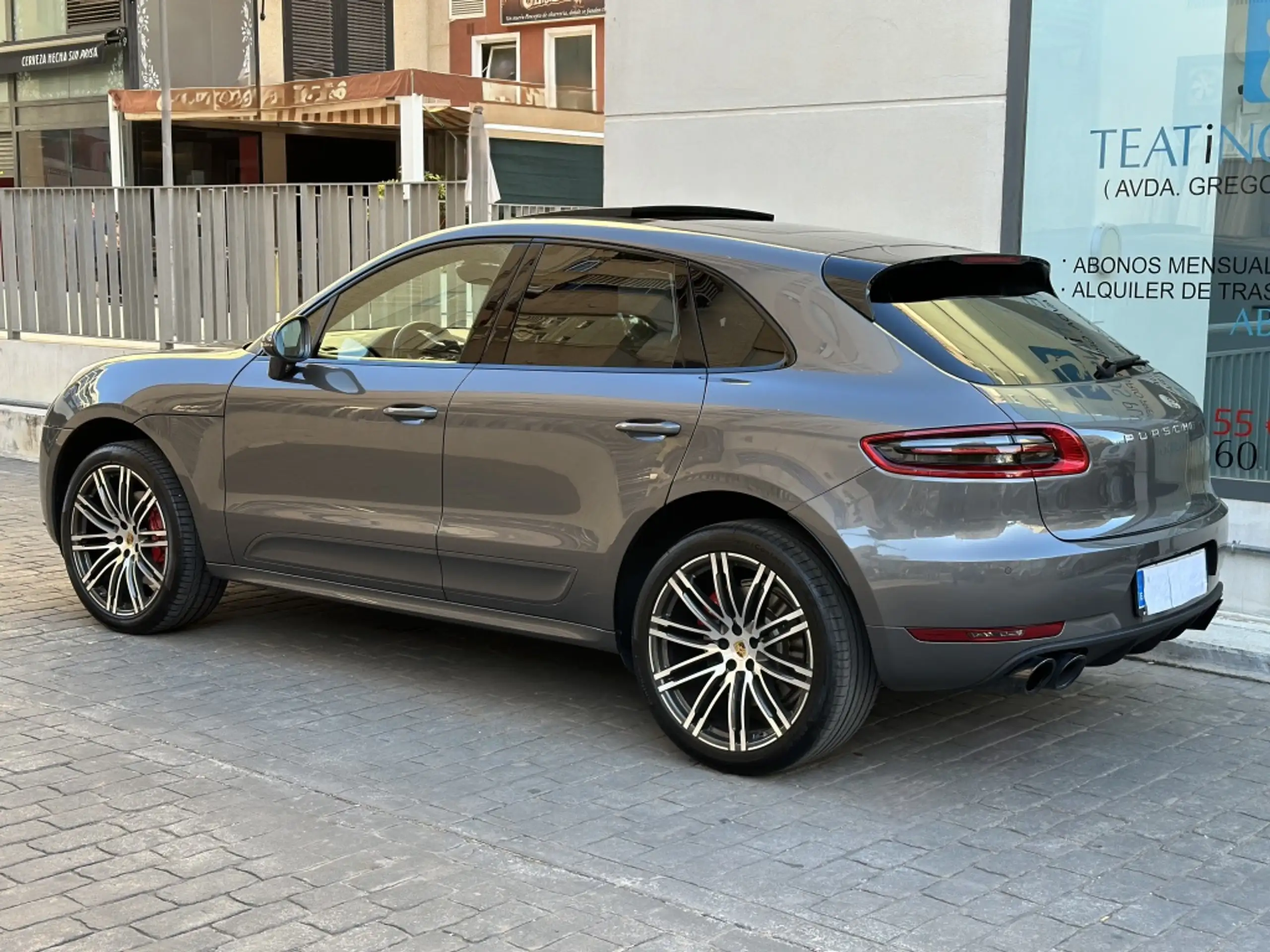 Porsche - Macan