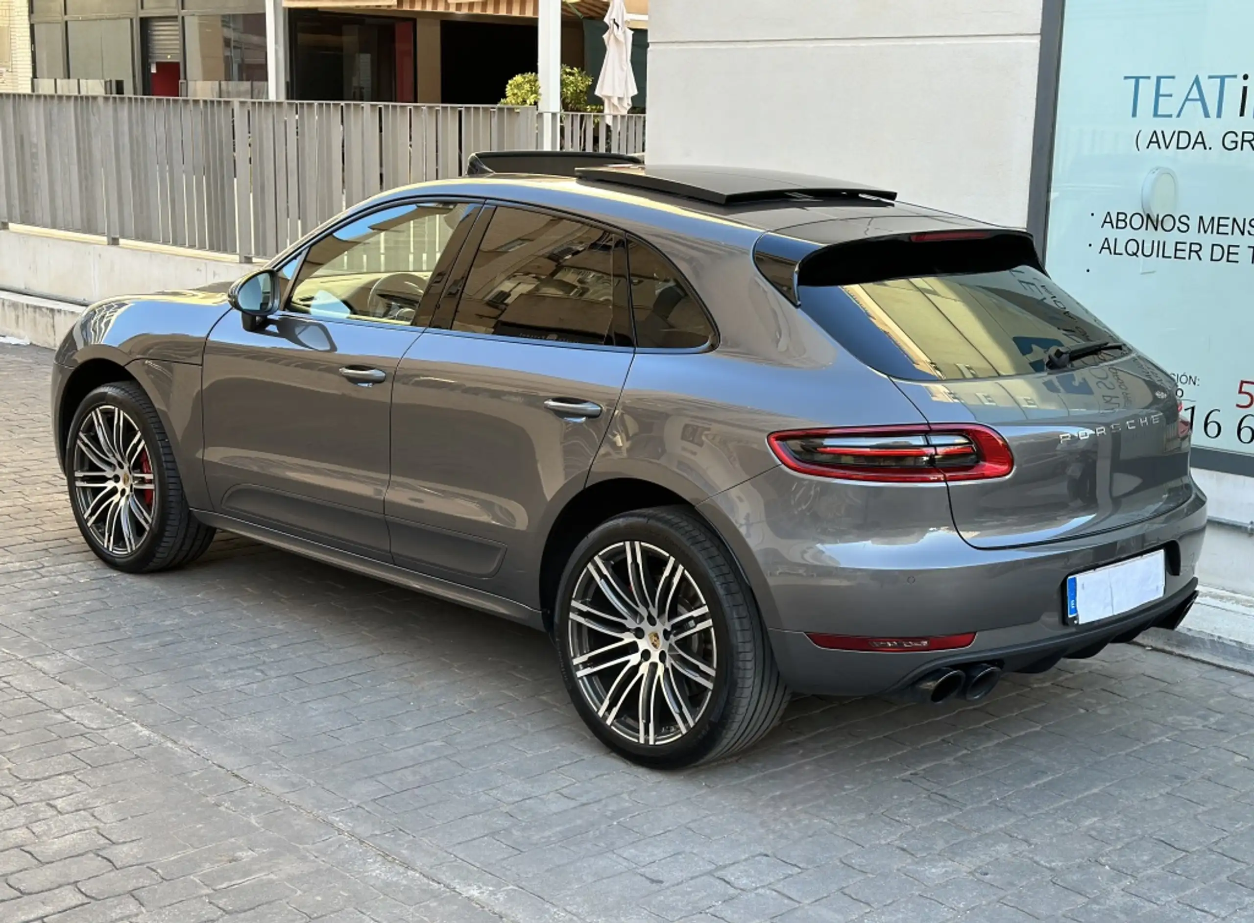 Porsche - Macan