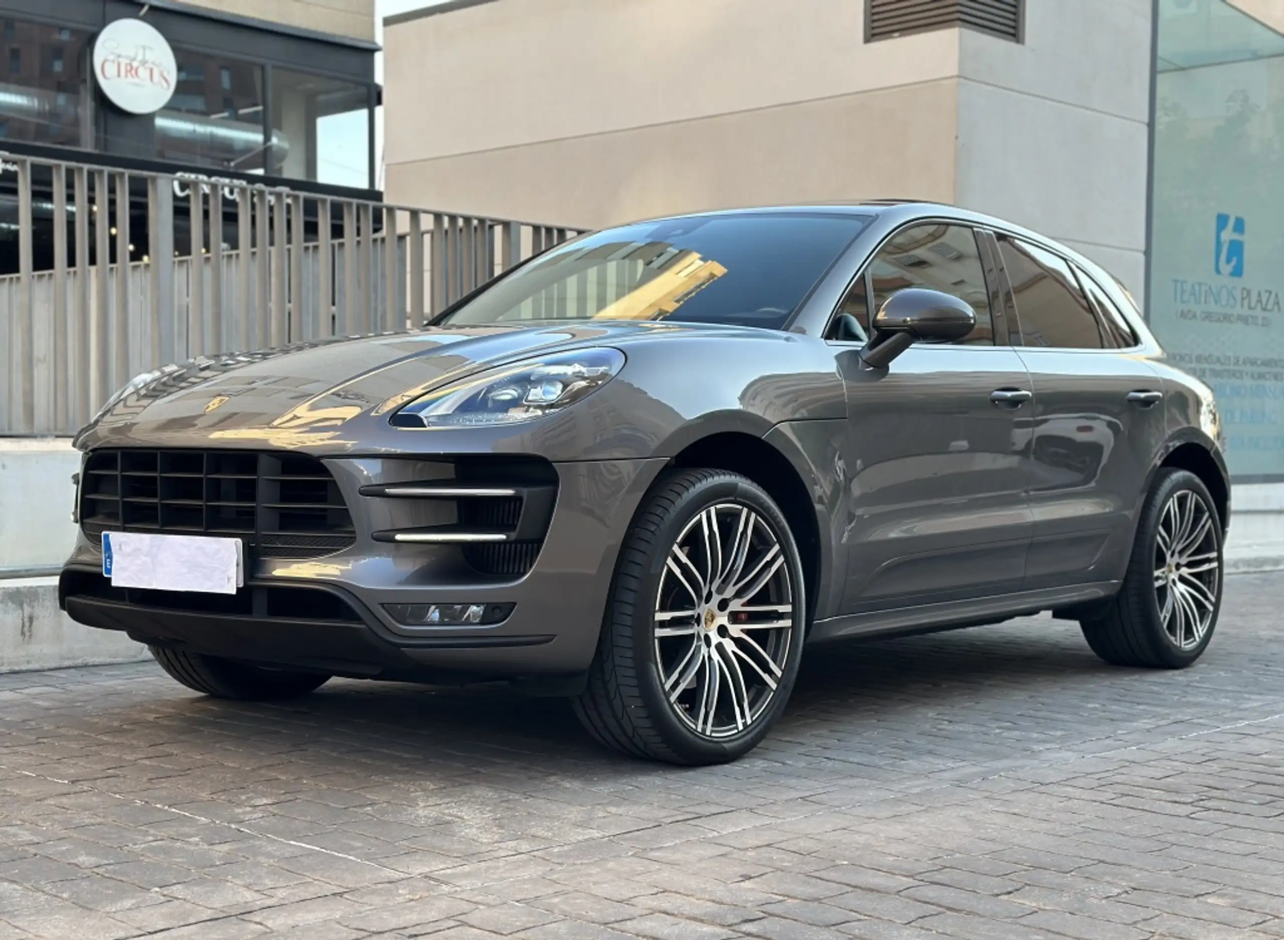 Porsche - Macan